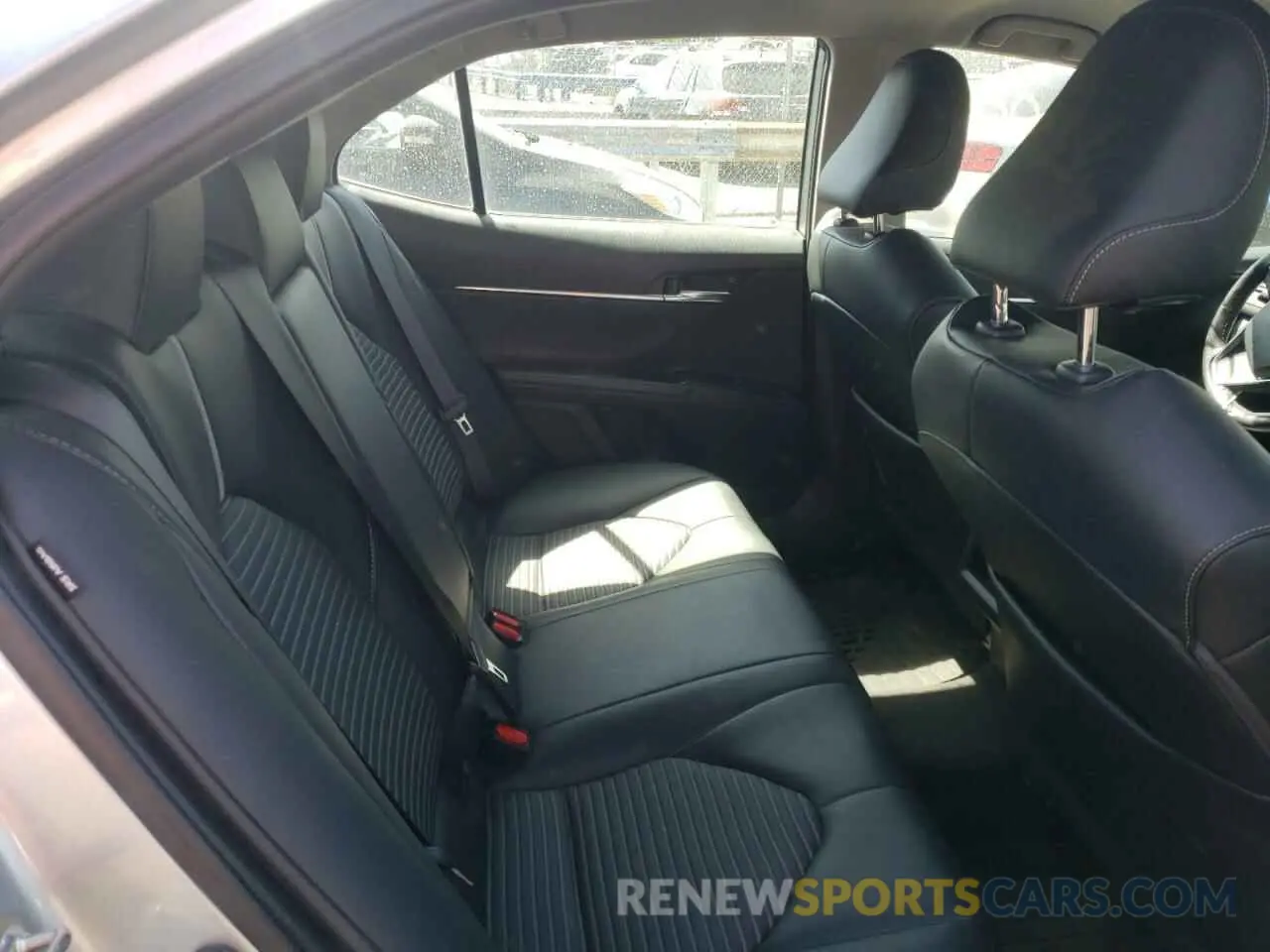 6 Photograph of a damaged car 4T1B11HK0KU286294 TOYOTA CAMRY 2019