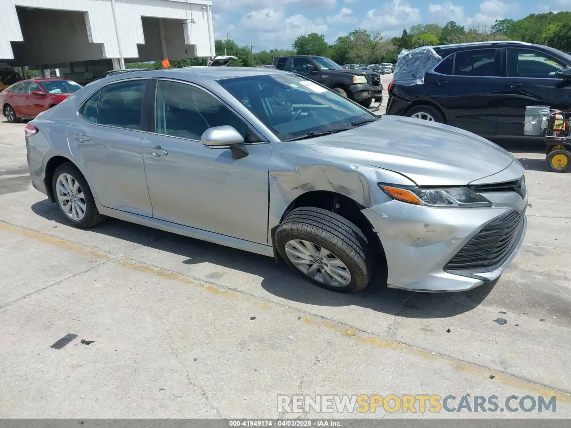1 Photograph of a damaged car 4T1B11HK0KU288031 TOYOTA CAMRY 2019