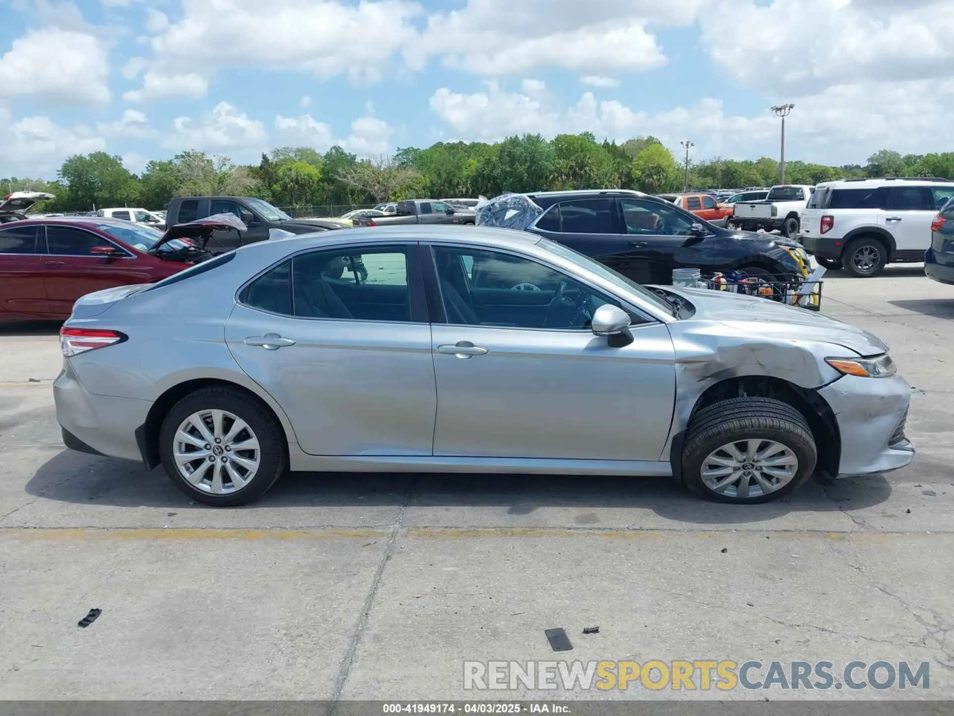 13 Photograph of a damaged car 4T1B11HK0KU288031 TOYOTA CAMRY 2019
