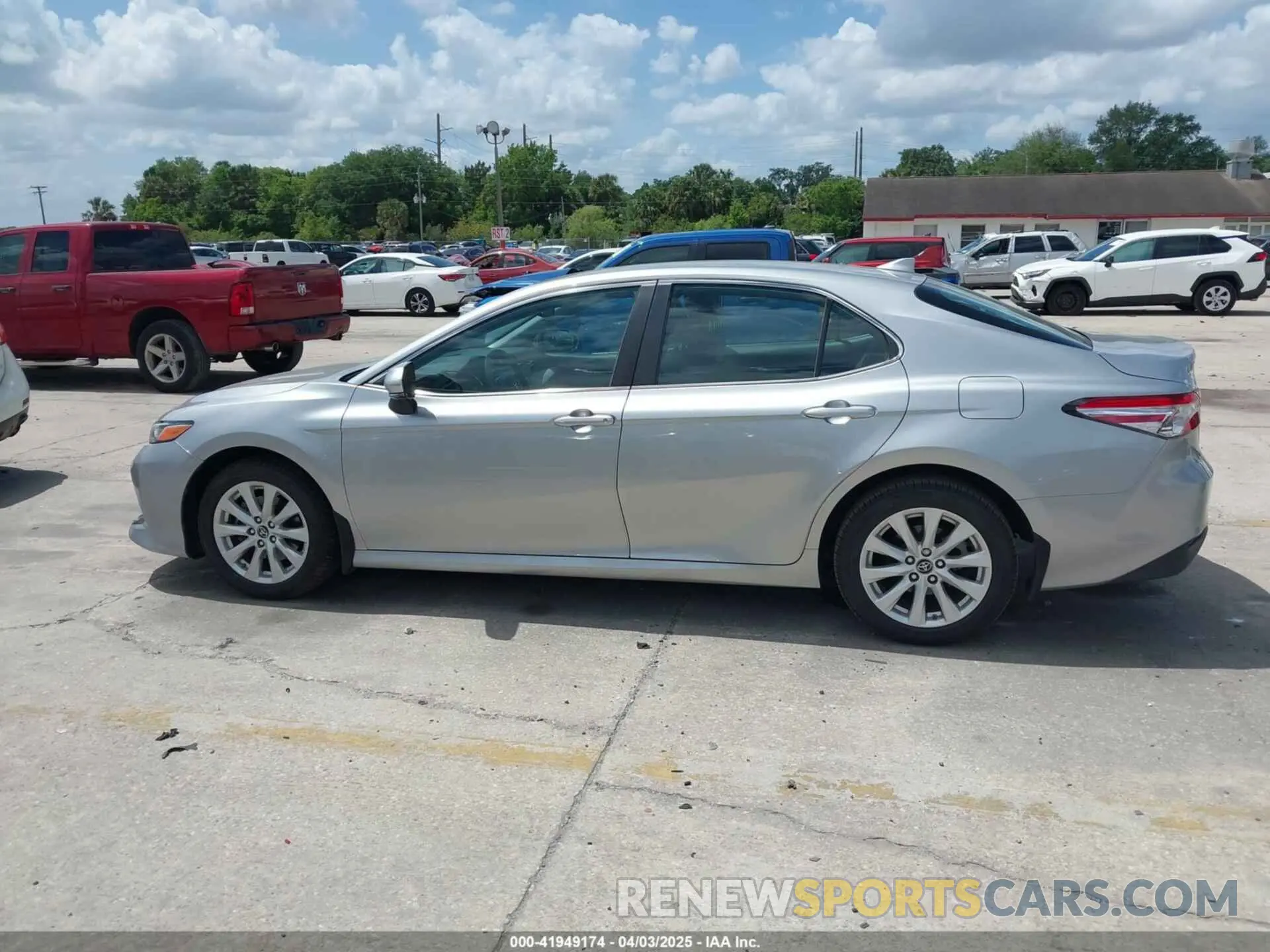 14 Photograph of a damaged car 4T1B11HK0KU288031 TOYOTA CAMRY 2019