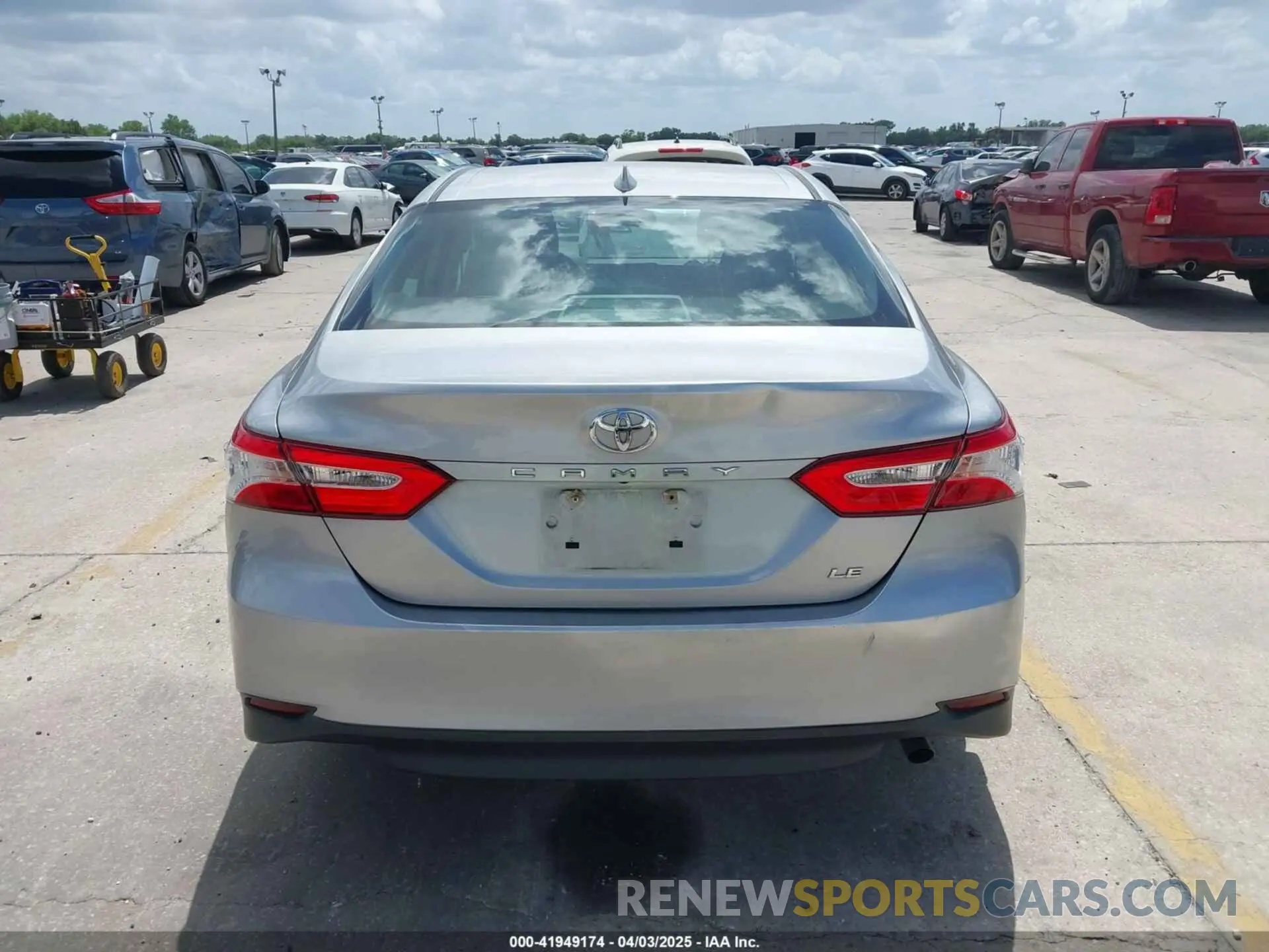 16 Photograph of a damaged car 4T1B11HK0KU288031 TOYOTA CAMRY 2019