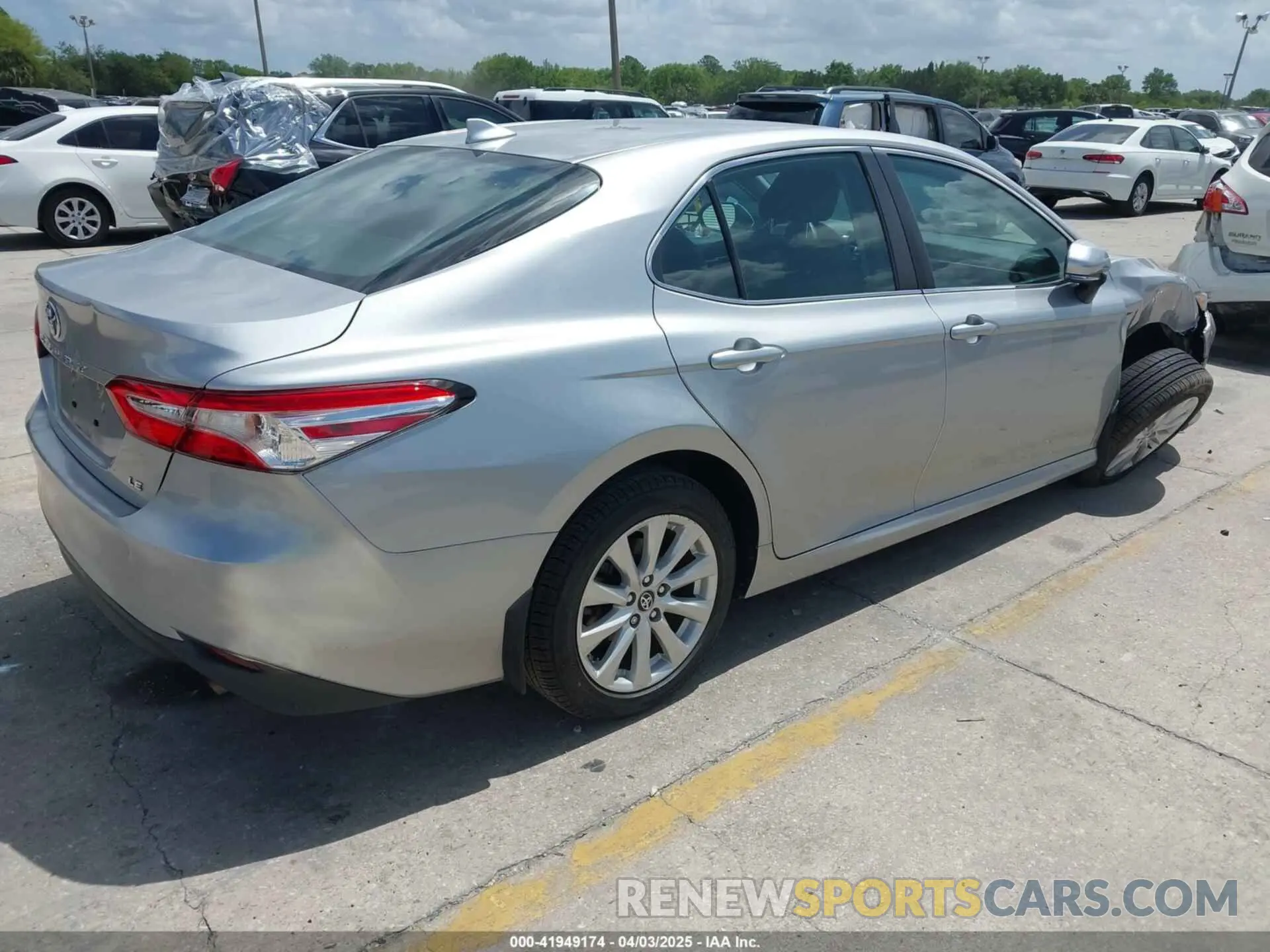 4 Photograph of a damaged car 4T1B11HK0KU288031 TOYOTA CAMRY 2019
