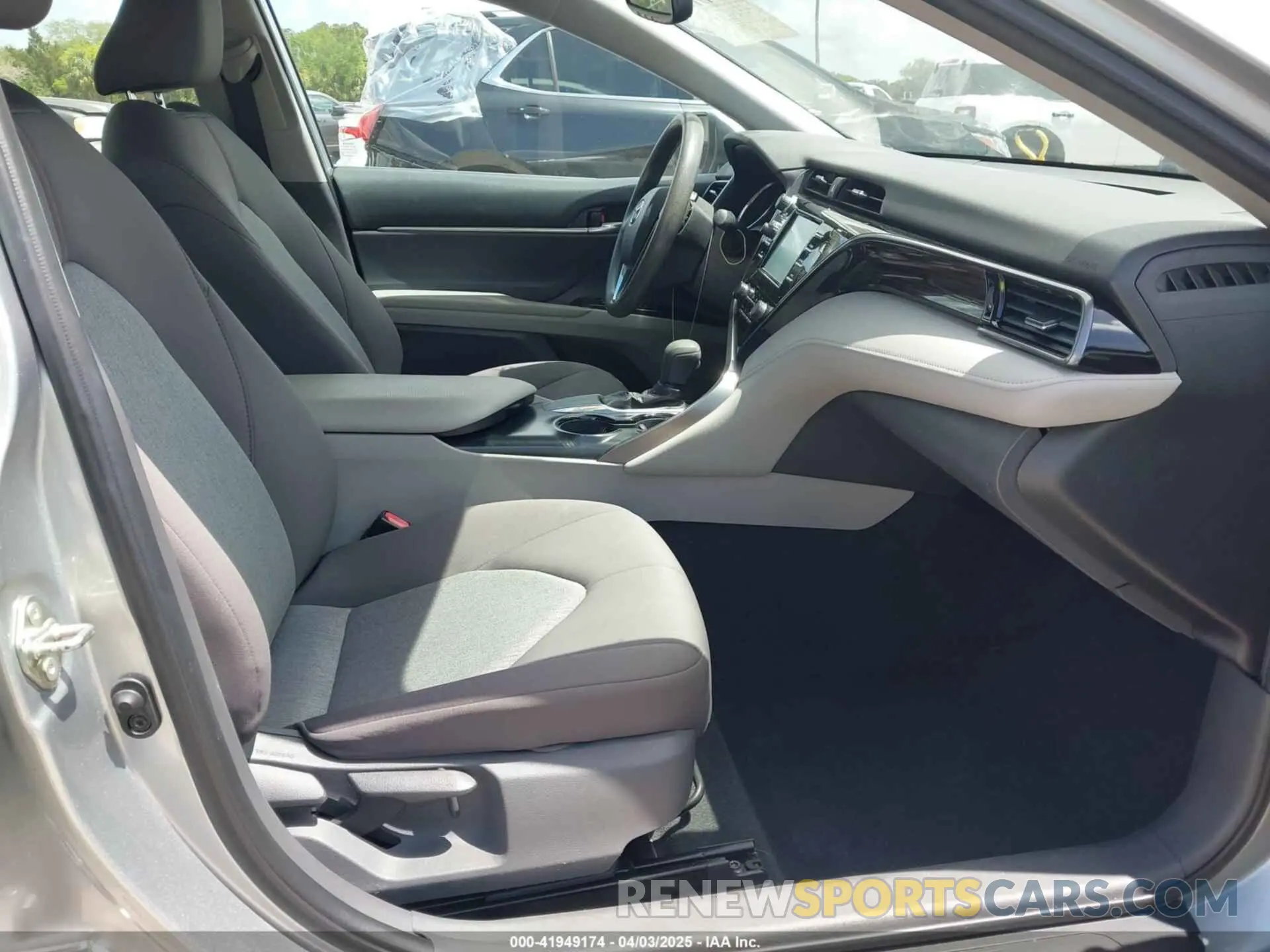 5 Photograph of a damaged car 4T1B11HK0KU288031 TOYOTA CAMRY 2019