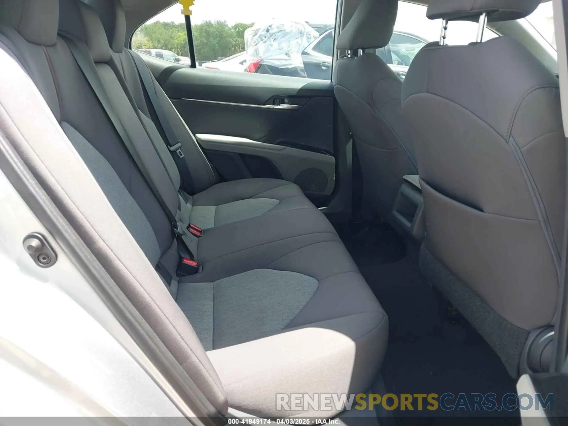 8 Photograph of a damaged car 4T1B11HK0KU288031 TOYOTA CAMRY 2019