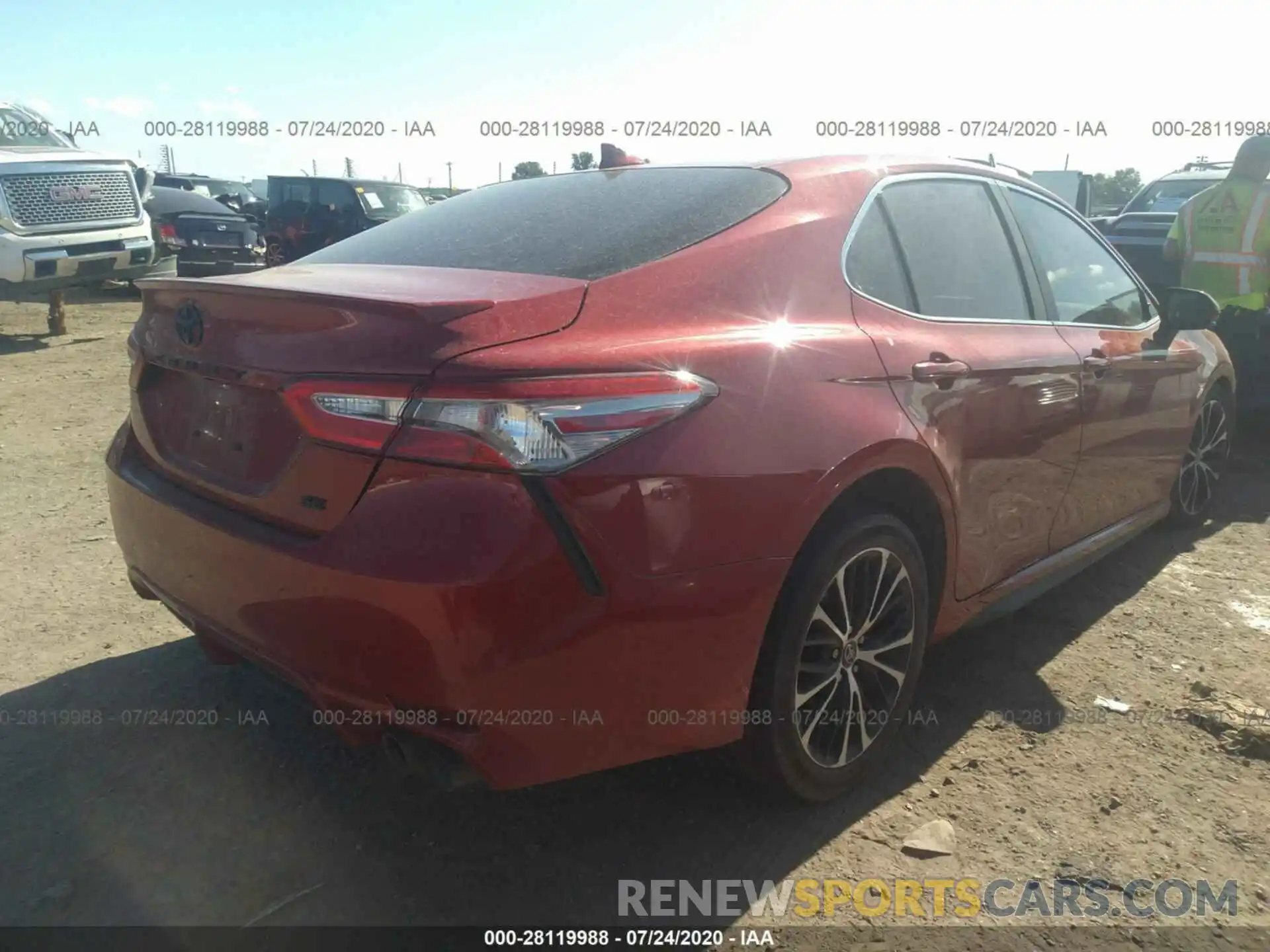 4 Photograph of a damaged car 4T1B11HK0KU293164 TOYOTA CAMRY 2019