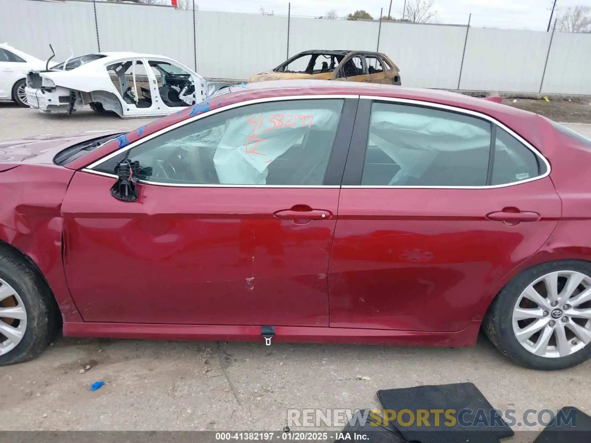 13 Photograph of a damaged car 4T1B11HK0KU680247 TOYOTA CAMRY 2019