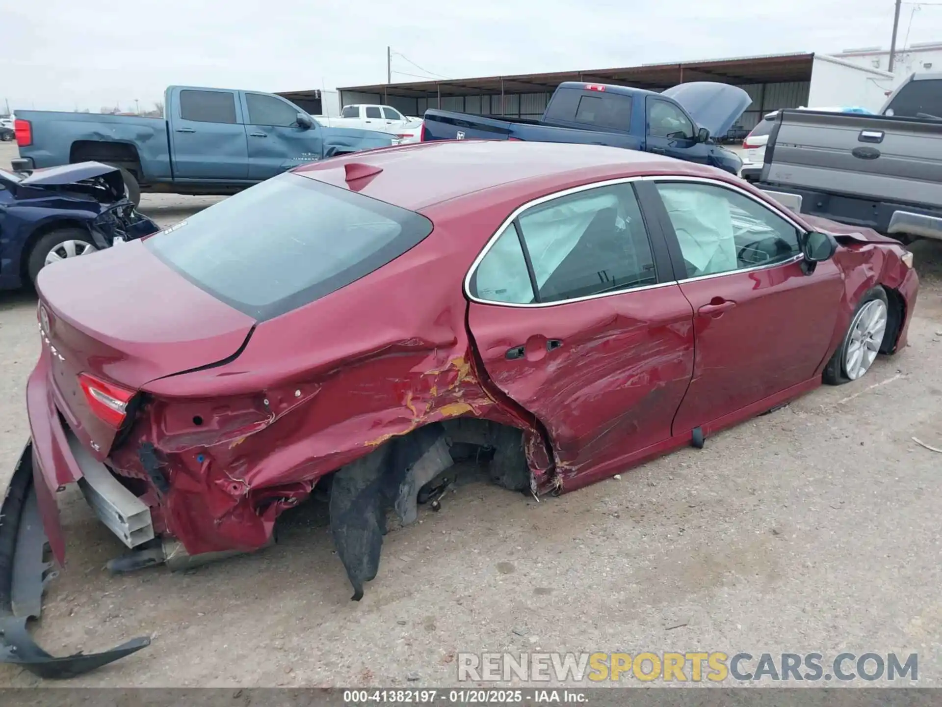 4 Photograph of a damaged car 4T1B11HK0KU680247 TOYOTA CAMRY 2019