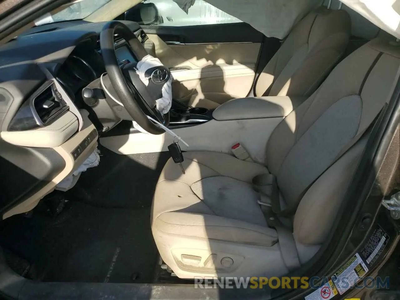 7 Photograph of a damaged car 4T1B11HK0KU681656 TOYOTA CAMRY 2019