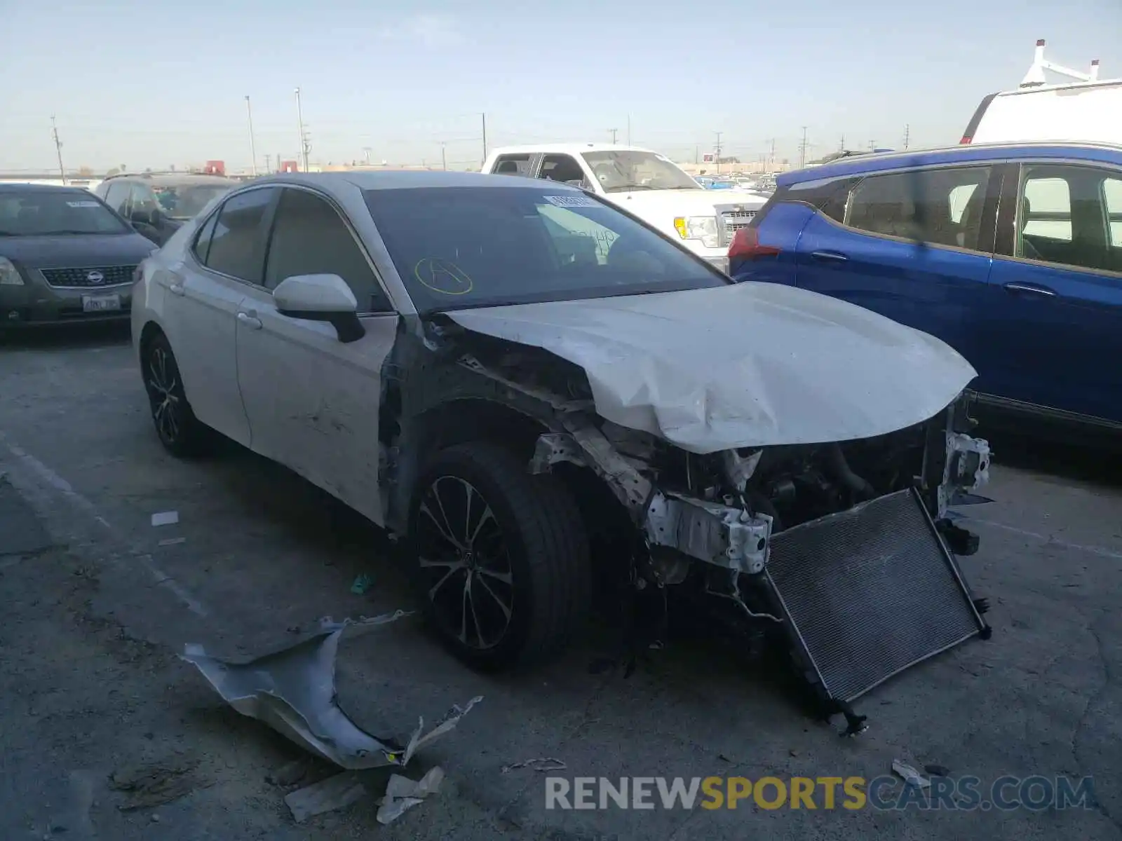 1 Photograph of a damaged car 4T1B11HK0KU683083 TOYOTA CAMRY 2019