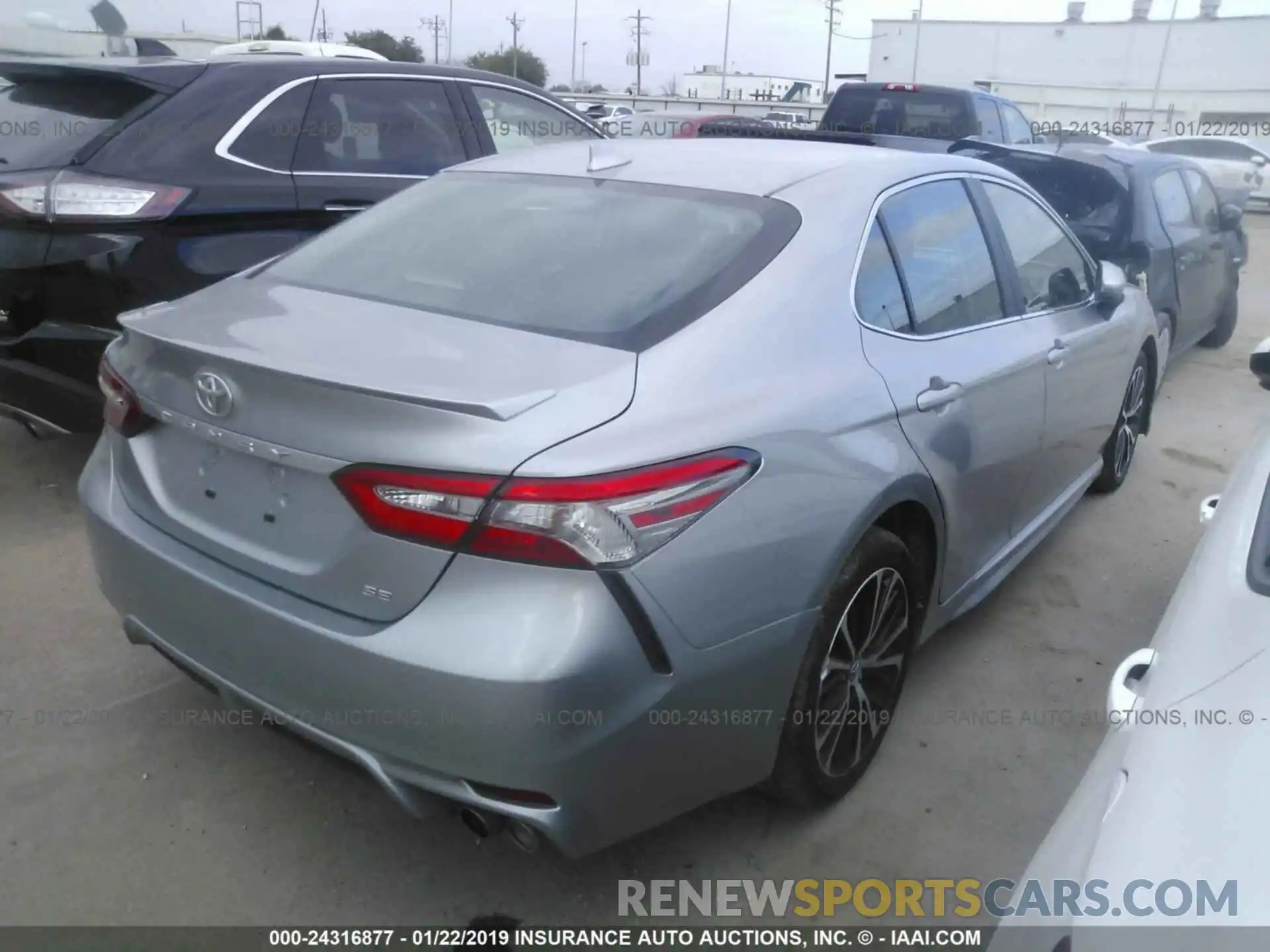 4 Photograph of a damaged car 4T1B11HK0KU685772 TOYOTA CAMRY 2019