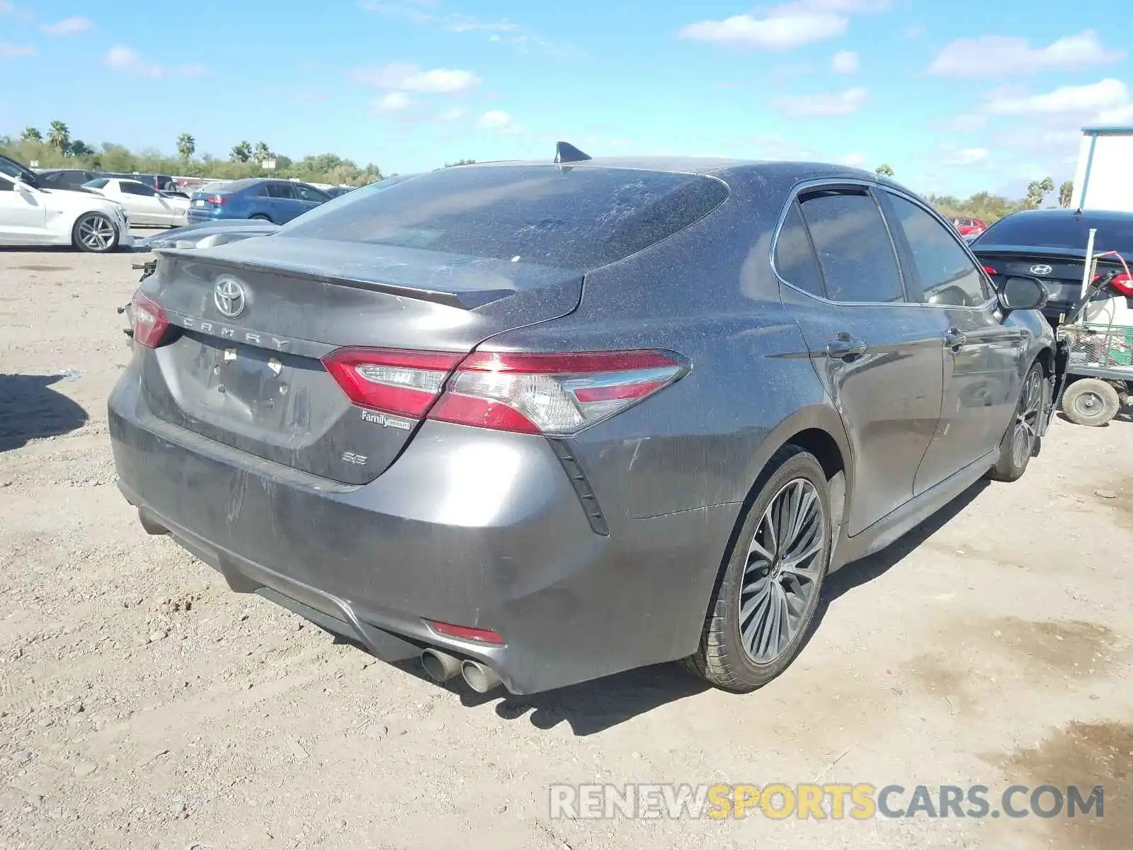 4 Photograph of a damaged car 4T1B11HK0KU686842 TOYOTA CAMRY 2019