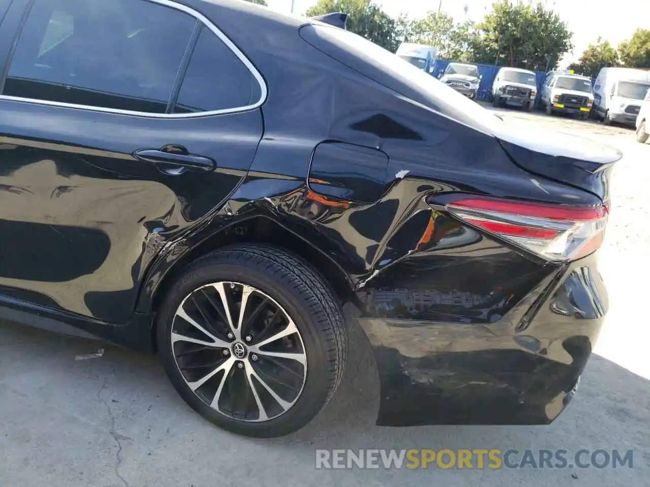 9 Photograph of a damaged car 4T1B11HK0KU687179 TOYOTA CAMRY 2019