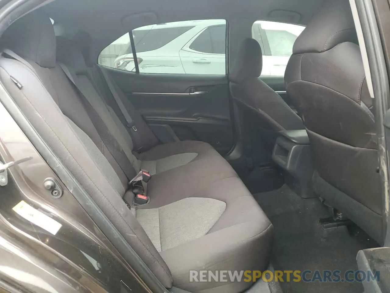10 Photograph of a damaged car 4T1B11HK0KU687263 TOYOTA CAMRY 2019