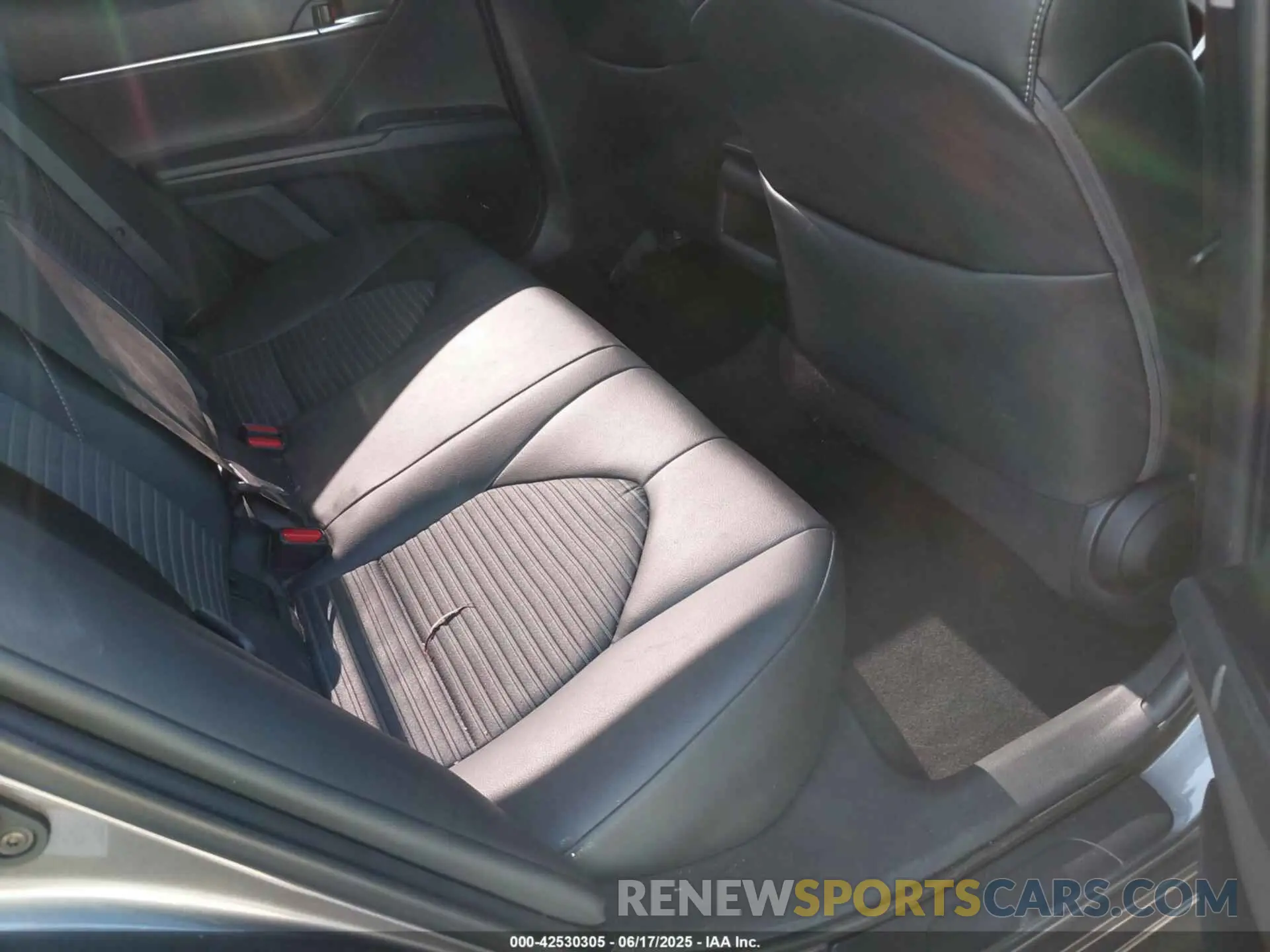 8 Photograph of a damaged car 4T1B11HK0KU687618 TOYOTA CAMRY 2019