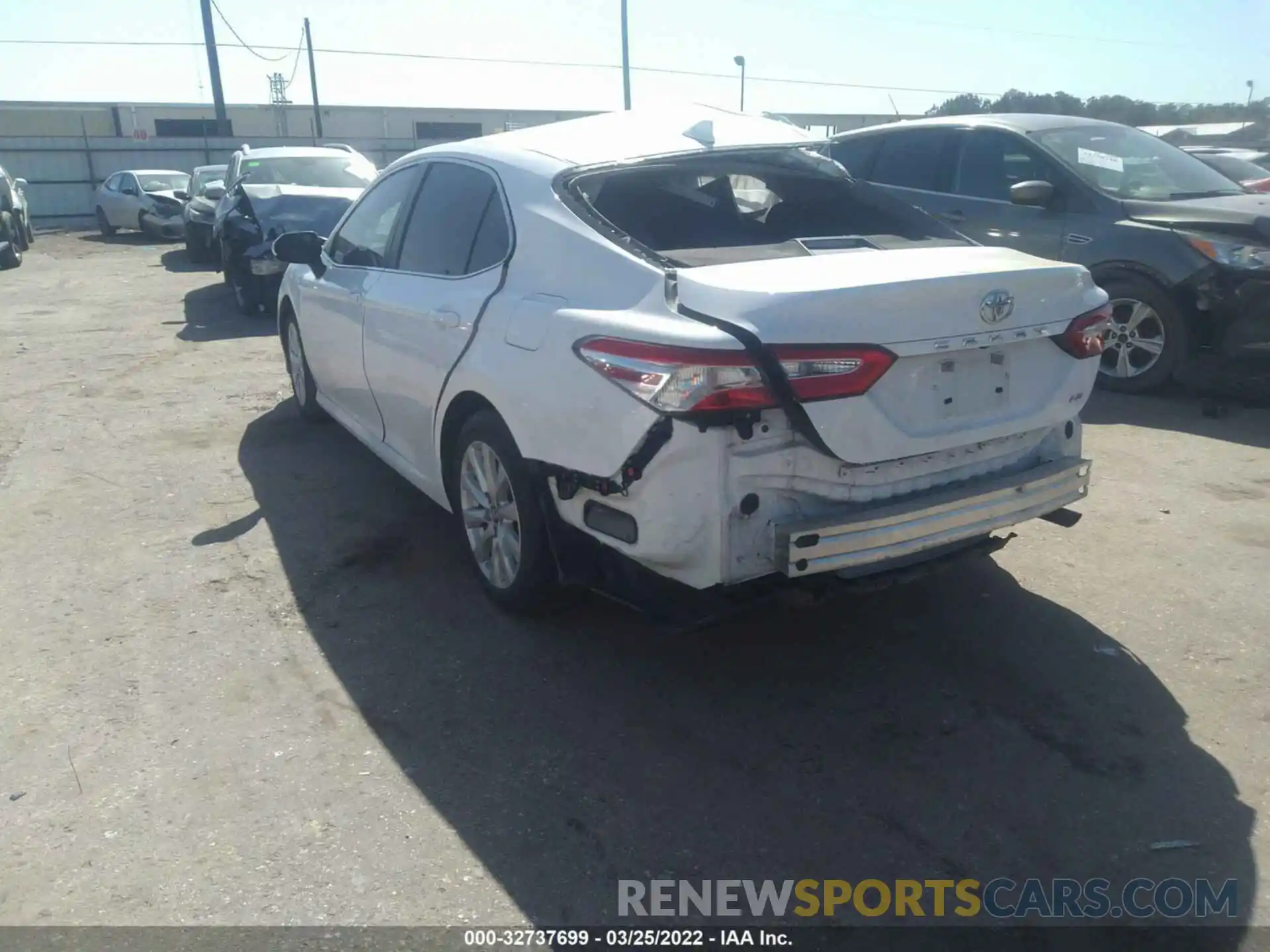 3 Photograph of a damaged car 4T1B11HK0KU689899 TOYOTA CAMRY 2019