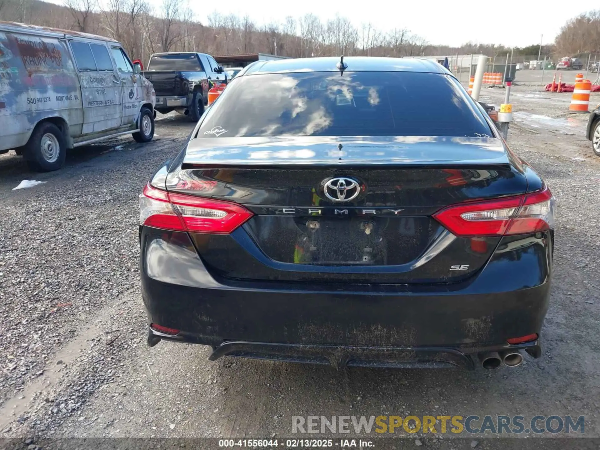 16 Photograph of a damaged car 4T1B11HK0KU691233 TOYOTA CAMRY 2019