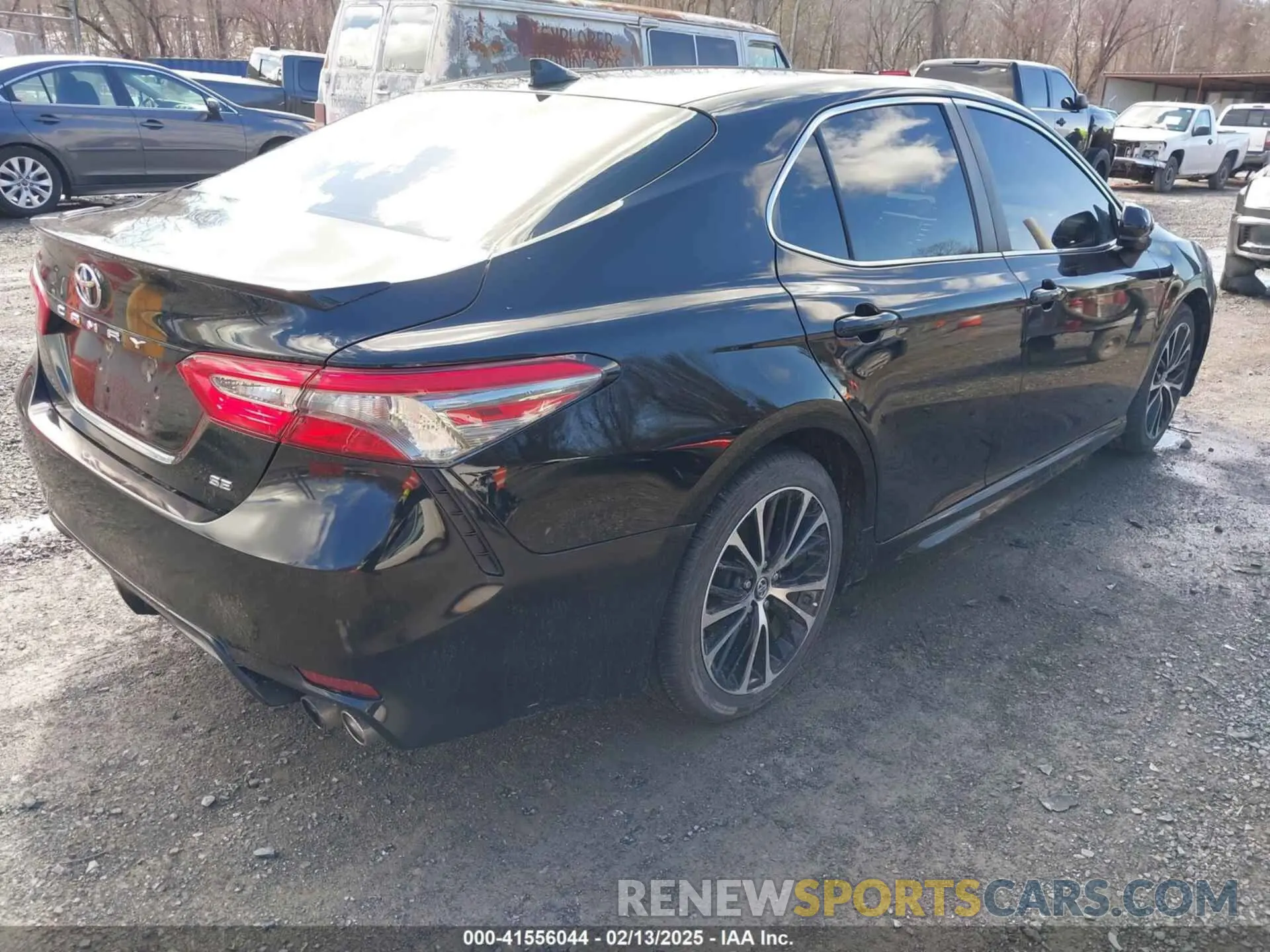 4 Photograph of a damaged car 4T1B11HK0KU691233 TOYOTA CAMRY 2019