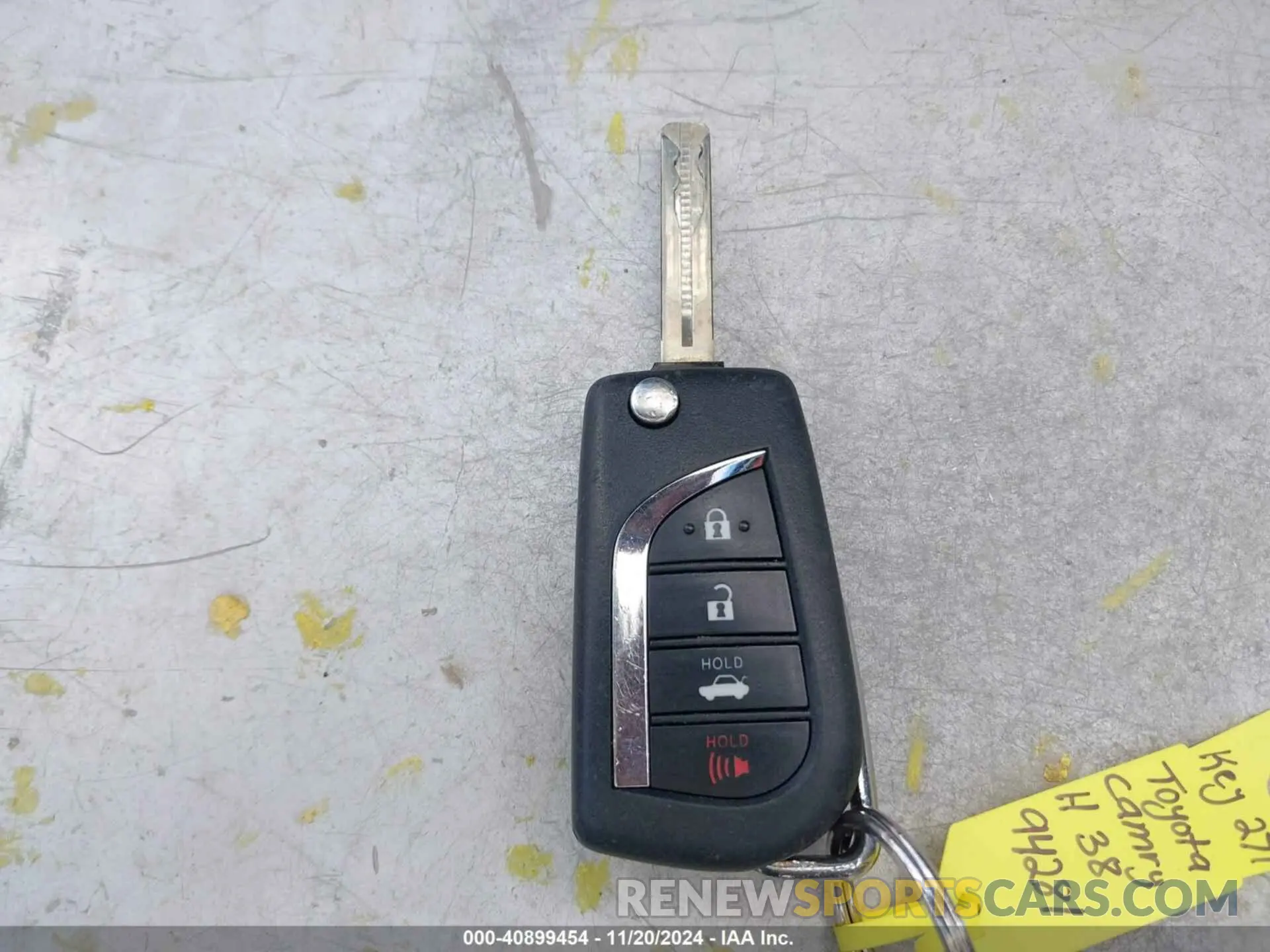 11 Photograph of a damaged car 4T1B11HK0KU692558 TOYOTA CAMRY 2019