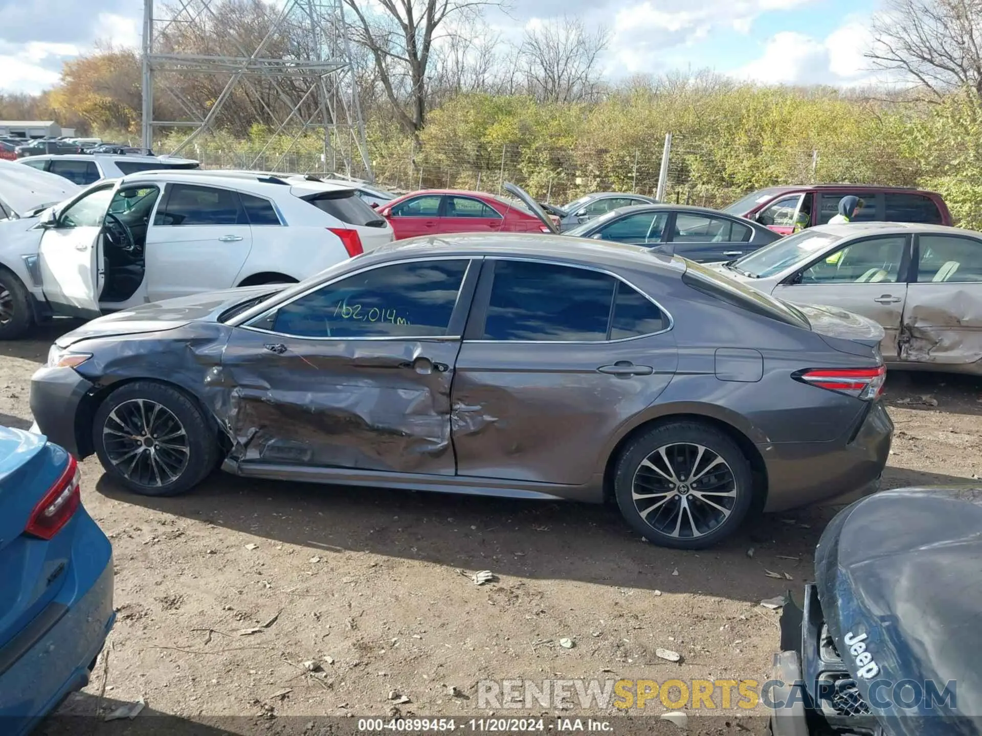 14 Photograph of a damaged car 4T1B11HK0KU692558 TOYOTA CAMRY 2019