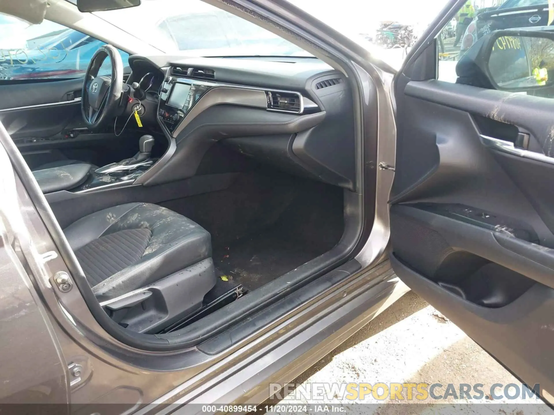 5 Photograph of a damaged car 4T1B11HK0KU692558 TOYOTA CAMRY 2019