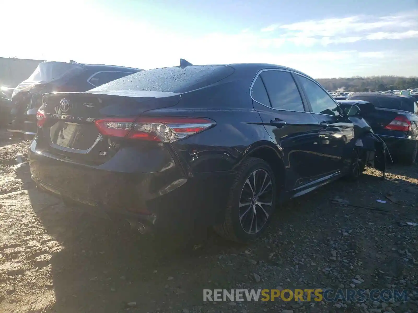 4 Photograph of a damaged car 4T1B11HK0KU696383 TOYOTA CAMRY 2019