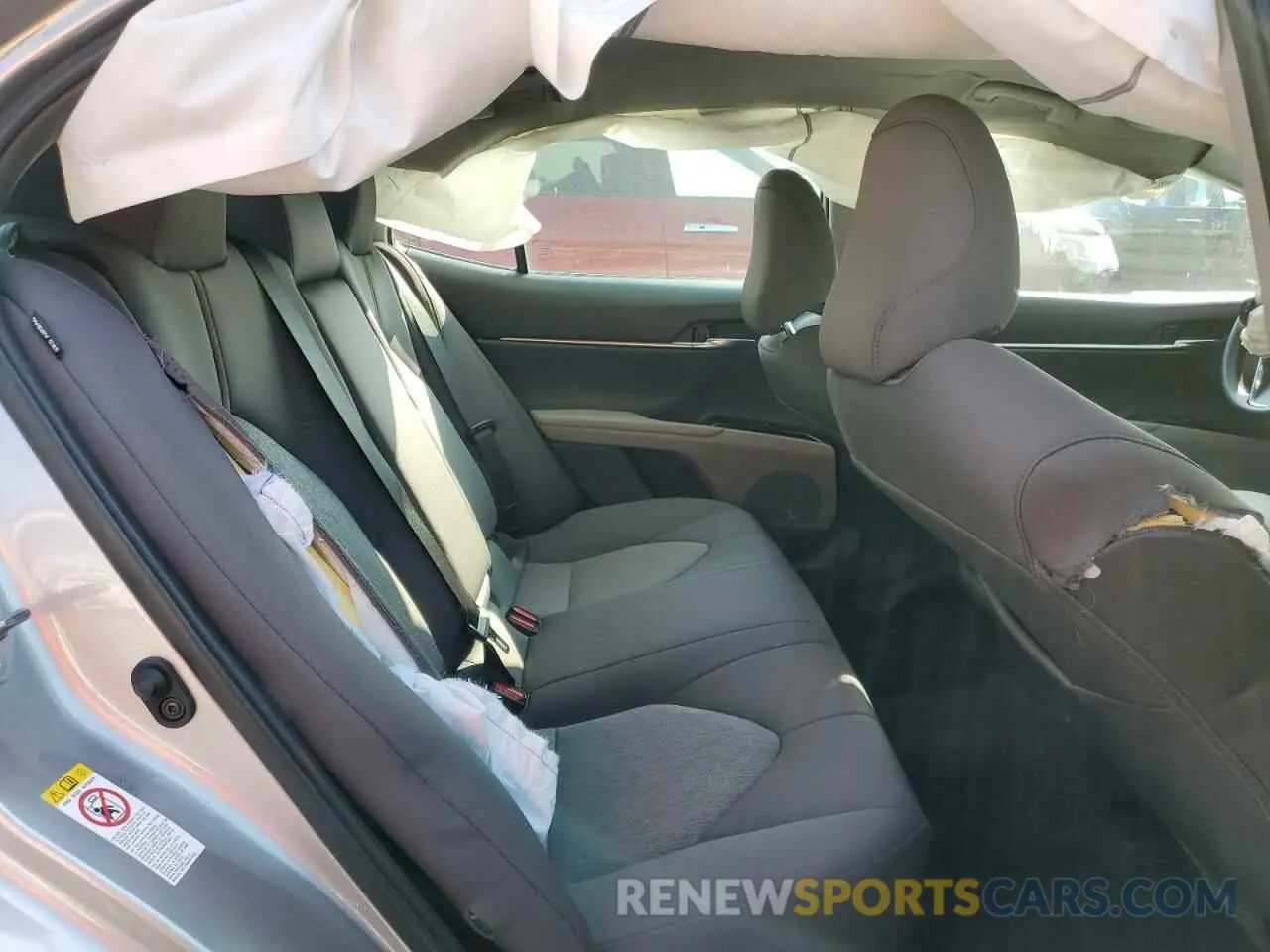 10 Photograph of a damaged car 4T1B11HK0KU700660 TOYOTA CAMRY 2019