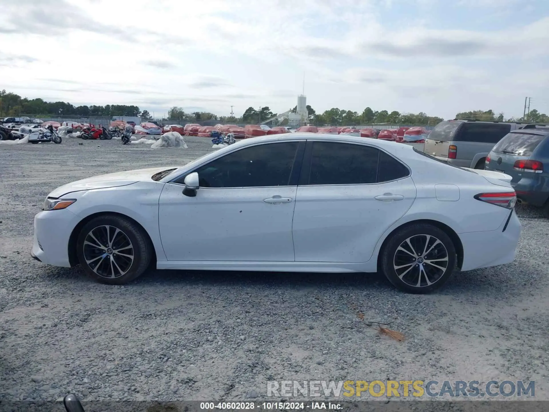 14 Photograph of a damaged car 4T1B11HK0KU702053 TOYOTA CAMRY 2019