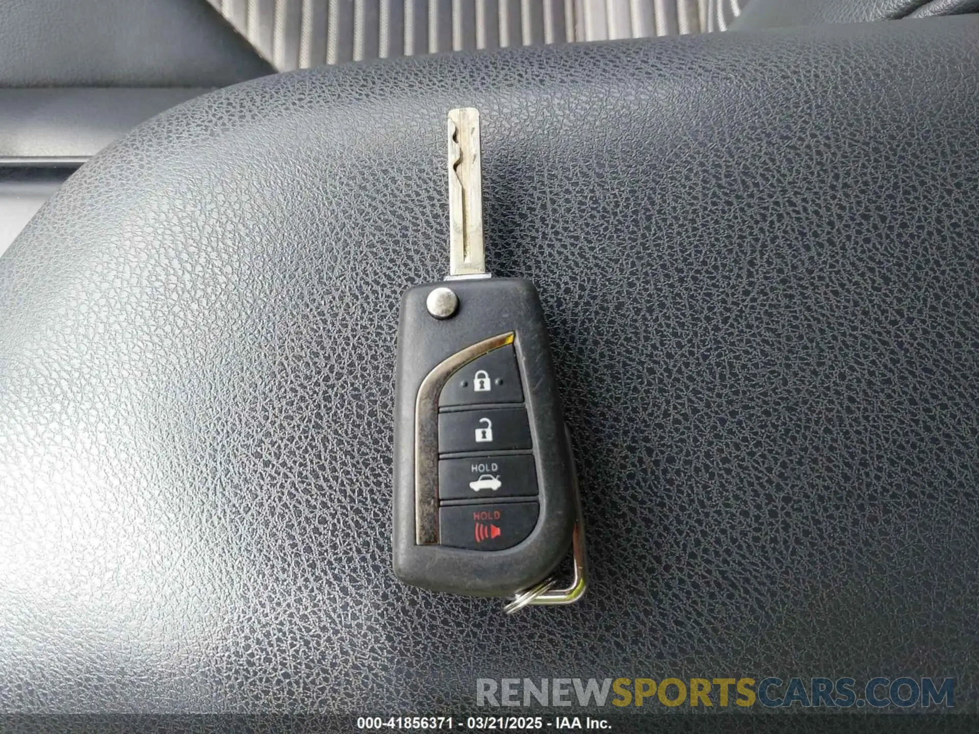 11 Photograph of a damaged car 4T1B11HK0KU702604 TOYOTA CAMRY 2019