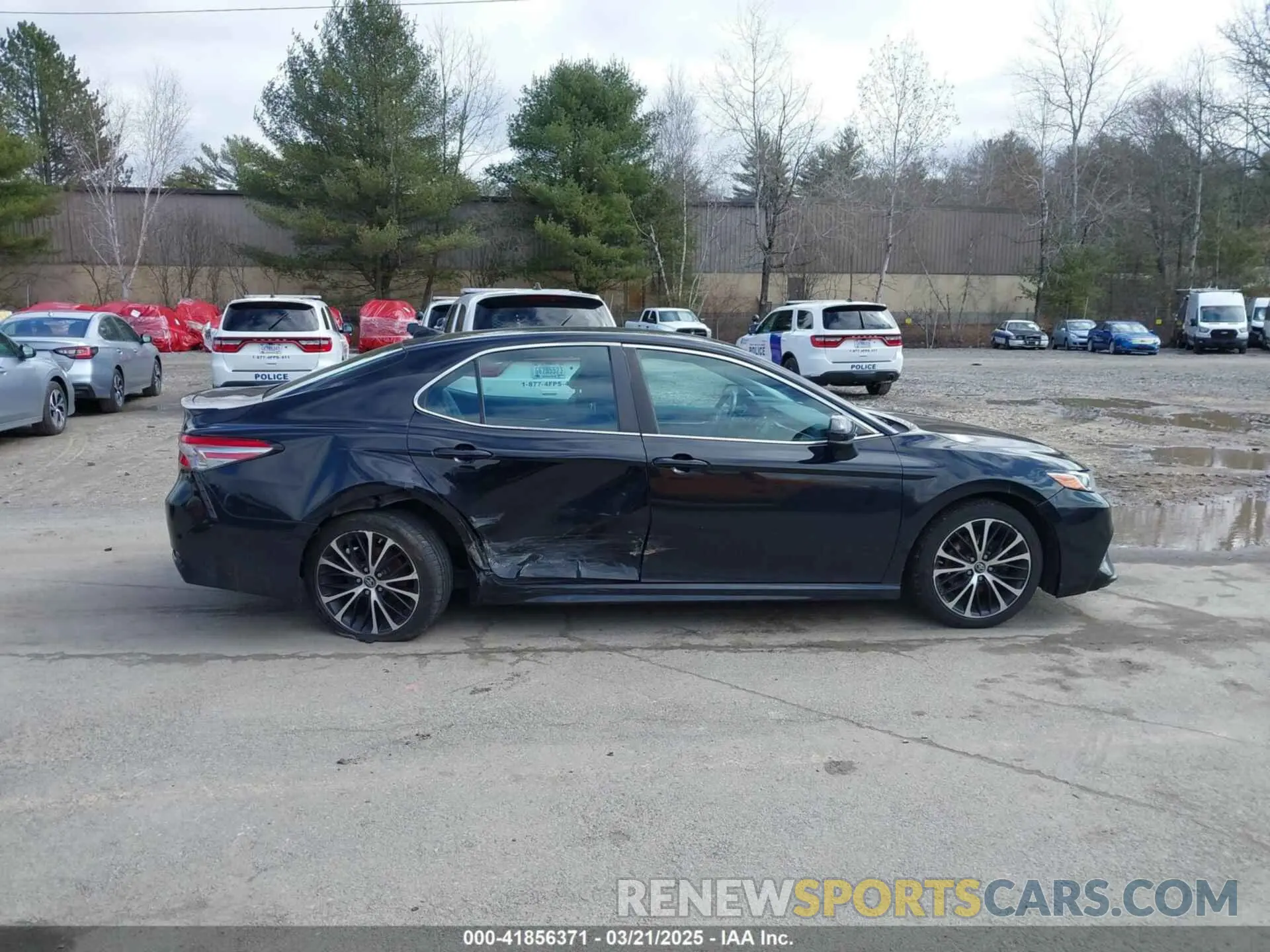 13 Photograph of a damaged car 4T1B11HK0KU702604 TOYOTA CAMRY 2019