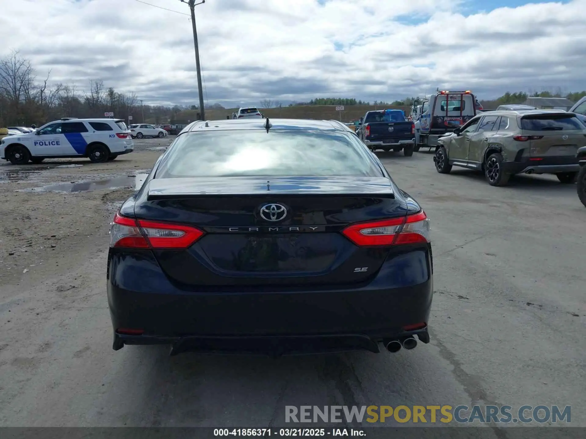 16 Photograph of a damaged car 4T1B11HK0KU702604 TOYOTA CAMRY 2019