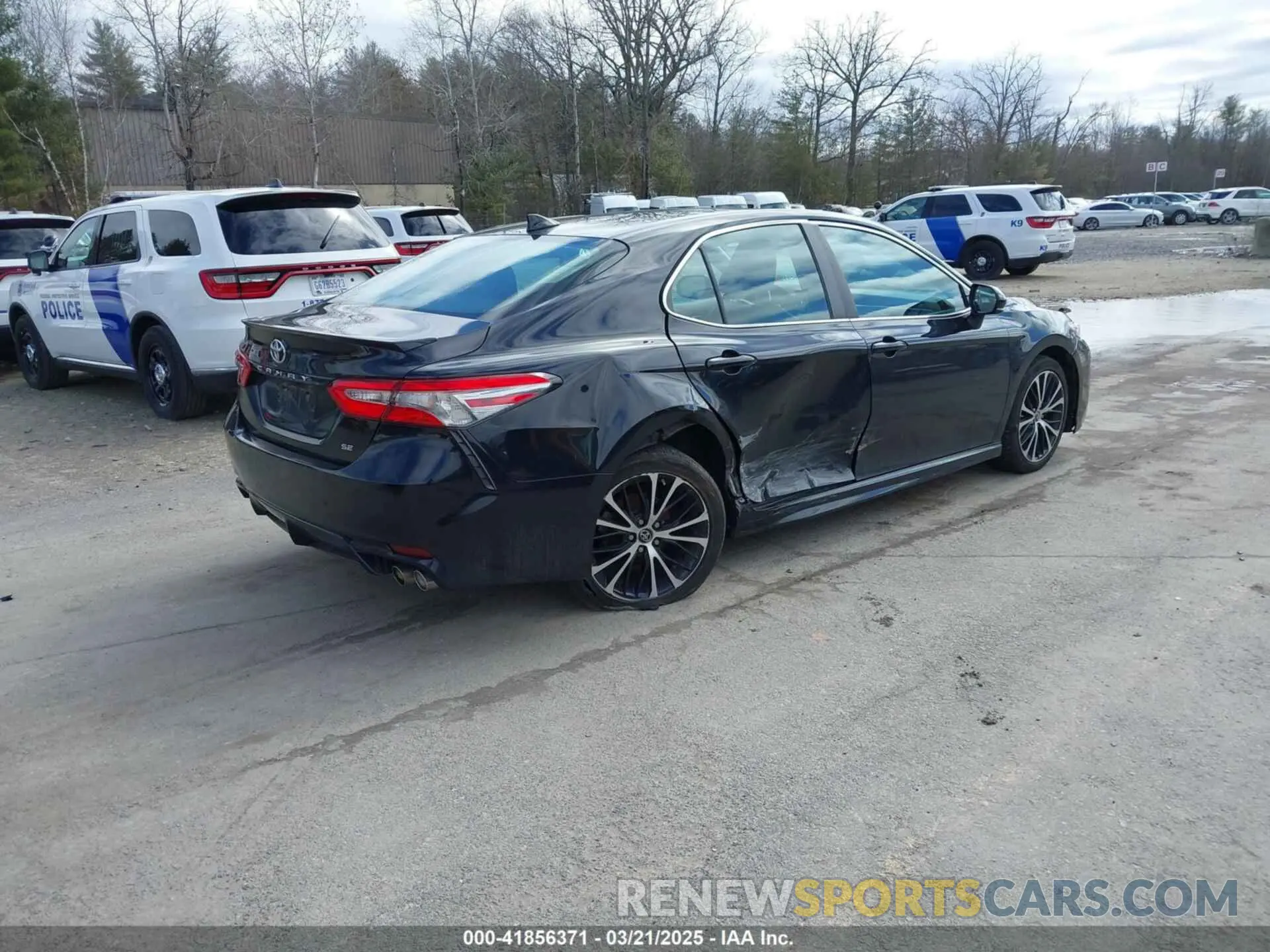 4 Photograph of a damaged car 4T1B11HK0KU702604 TOYOTA CAMRY 2019