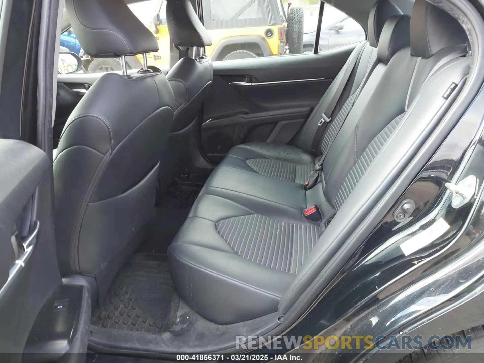8 Photograph of a damaged car 4T1B11HK0KU702604 TOYOTA CAMRY 2019