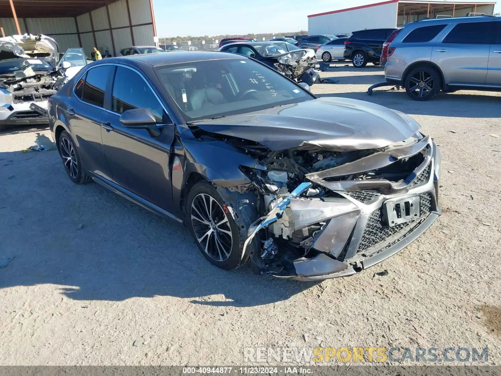 1 Photograph of a damaged car 4T1B11HK0KU704532 TOYOTA CAMRY 2019