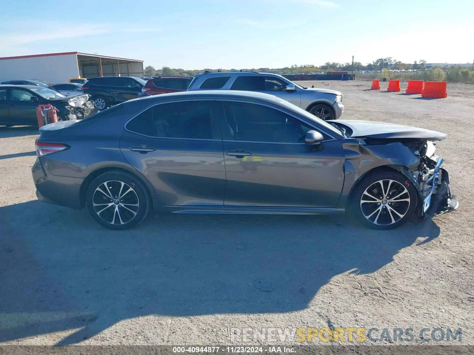 13 Photograph of a damaged car 4T1B11HK0KU704532 TOYOTA CAMRY 2019
