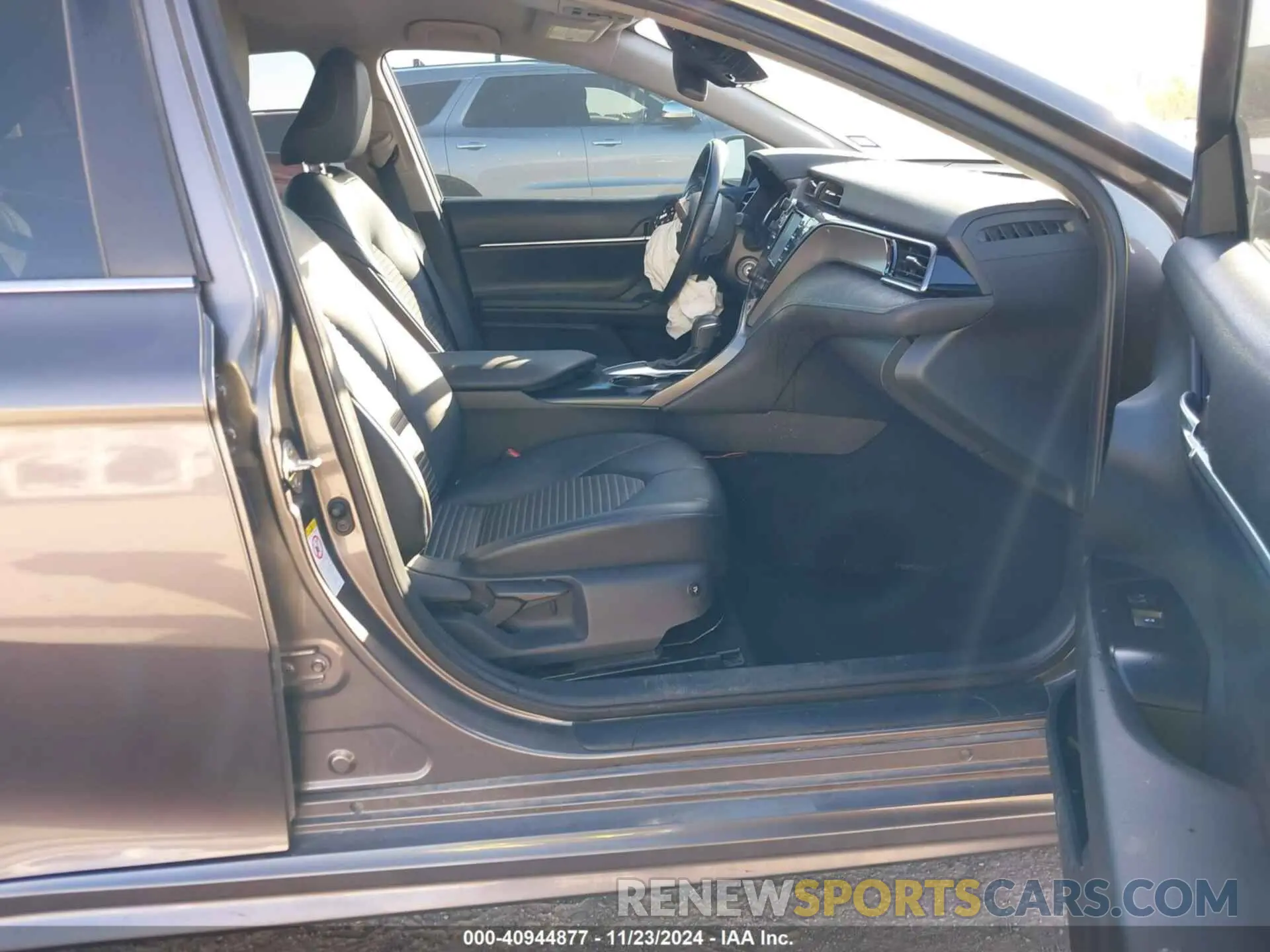 5 Photograph of a damaged car 4T1B11HK0KU704532 TOYOTA CAMRY 2019