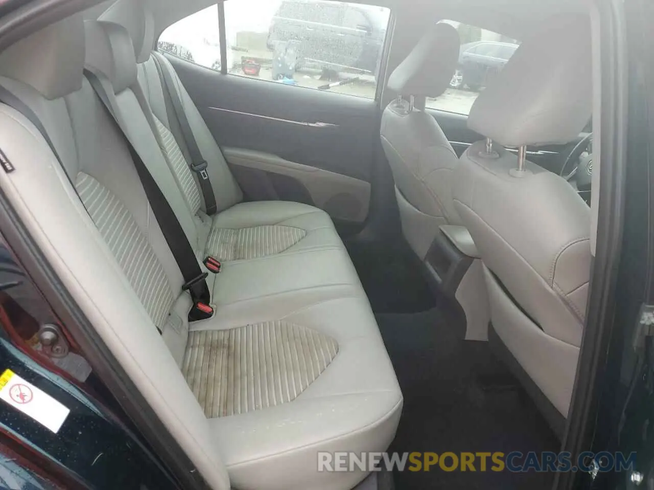 10 Photograph of a damaged car 4T1B11HK0KU714462 TOYOTA CAMRY 2019