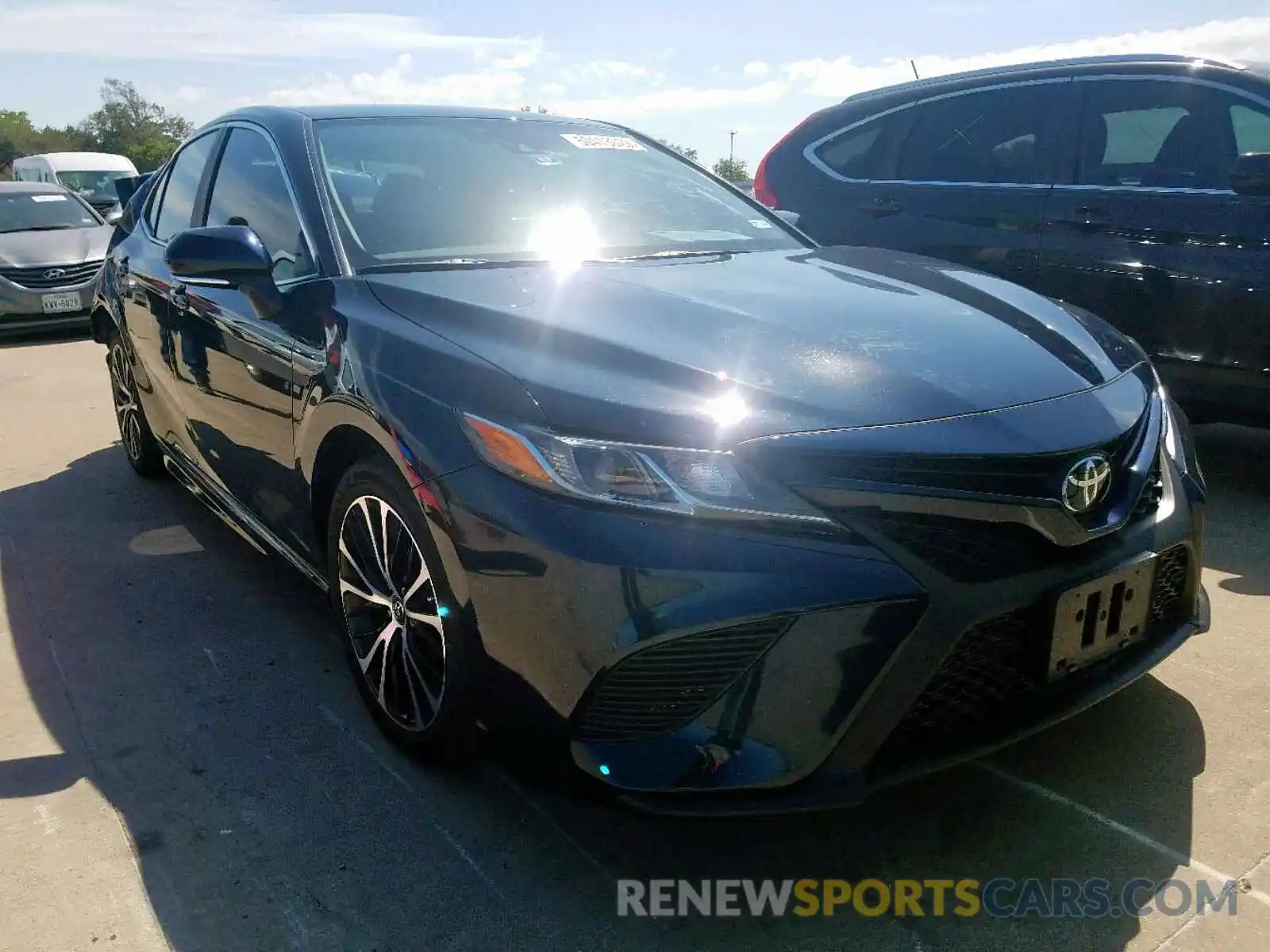 1 Photograph of a damaged car 4T1B11HK0KU720102 TOYOTA CAMRY 2019