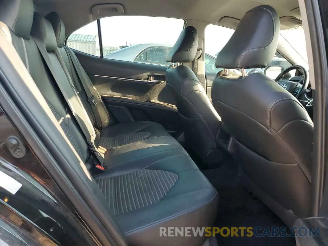 10 Photograph of a damaged car 4T1B11HK0KU722982 TOYOTA CAMRY 2019