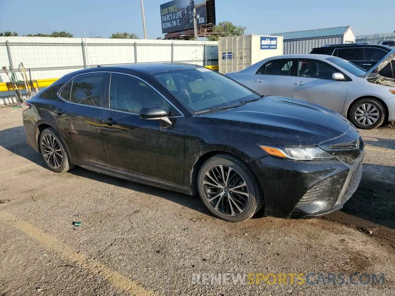 4 Photograph of a damaged car 4T1B11HK0KU722982 TOYOTA CAMRY 2019