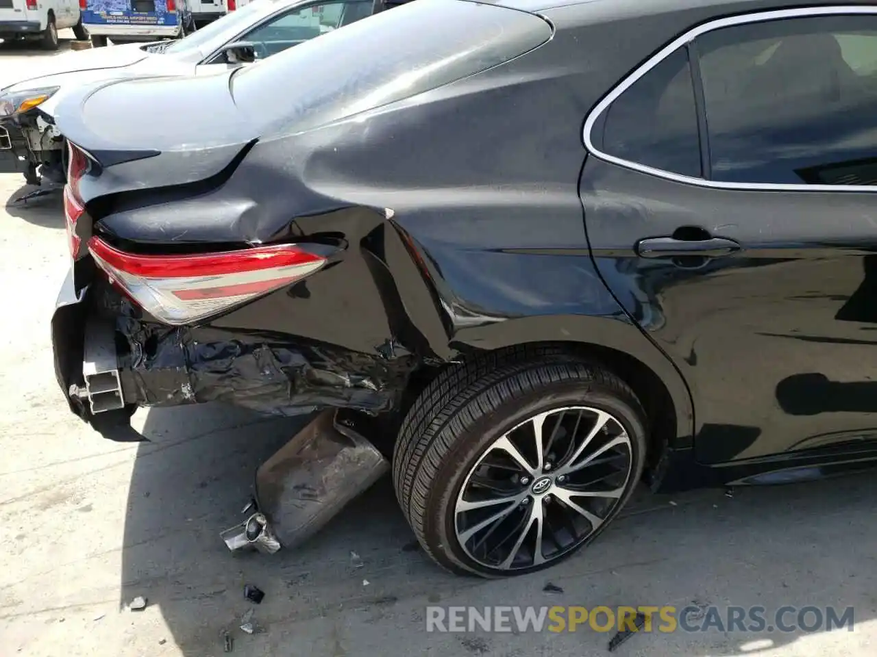 9 Photograph of a damaged car 4T1B11HK0KU725266 TOYOTA CAMRY 2019