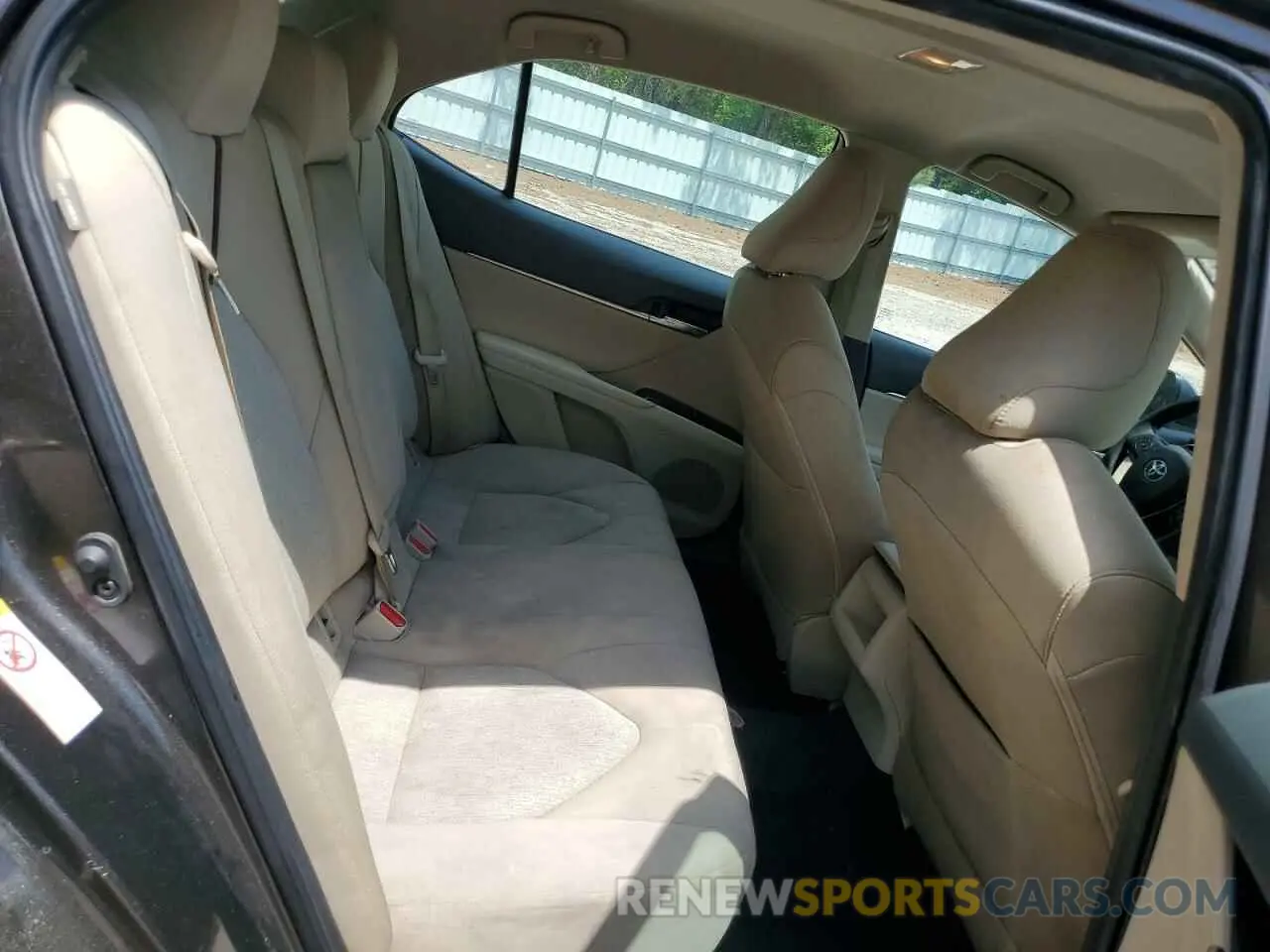 10 Photograph of a damaged car 4T1B11HK0KU726675 TOYOTA CAMRY 2019