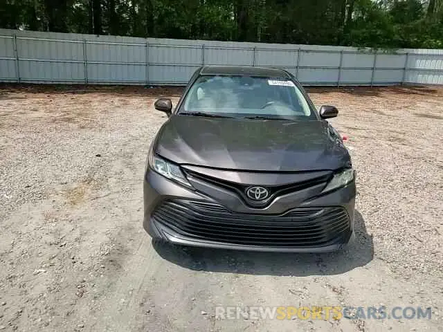 13 Photograph of a damaged car 4T1B11HK0KU726675 TOYOTA CAMRY 2019