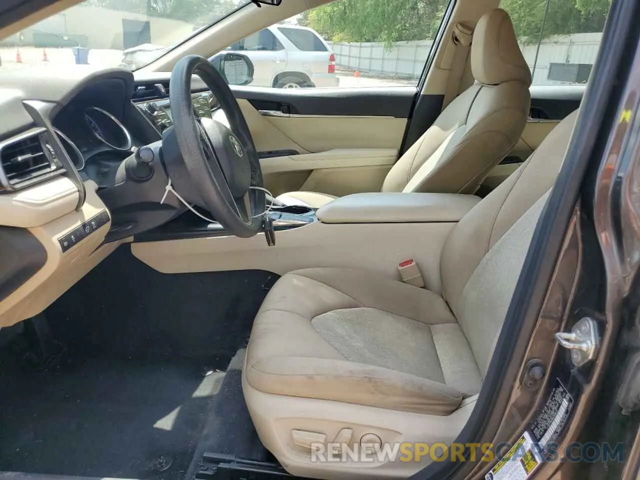 7 Photograph of a damaged car 4T1B11HK0KU726675 TOYOTA CAMRY 2019
