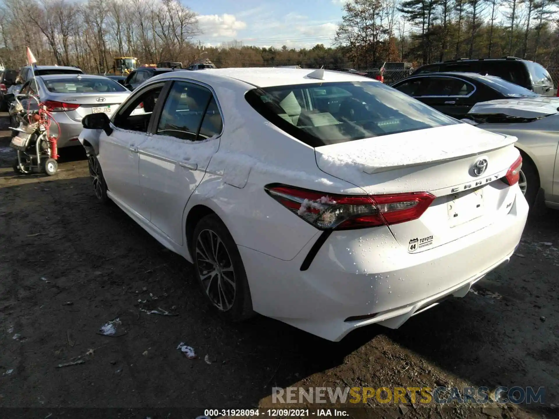 3 Photograph of a damaged car 4T1B11HK0KU726899 TOYOTA CAMRY 2019