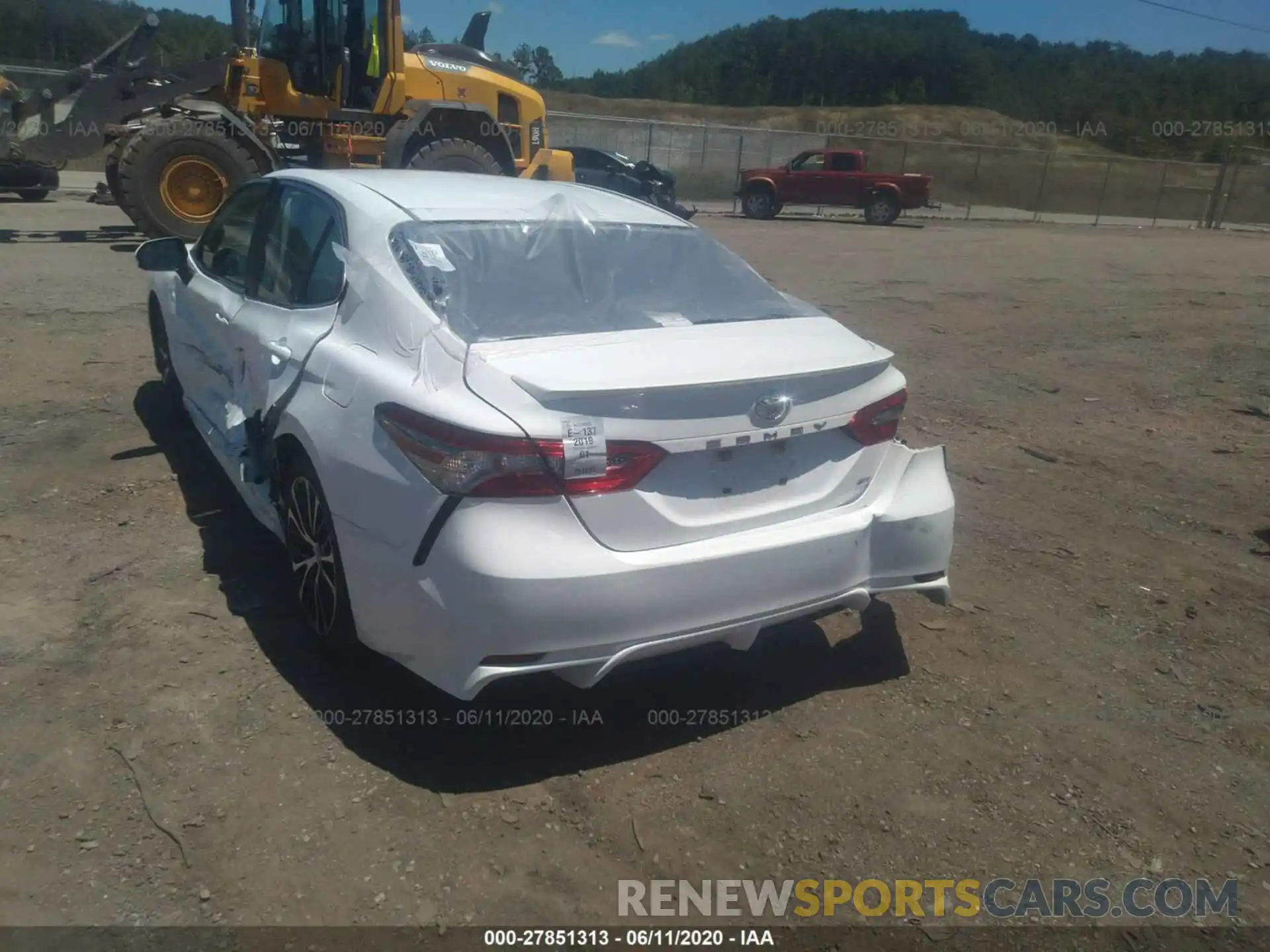 3 Photograph of a damaged car 4T1B11HK0KU728166 TOYOTA CAMRY 2019