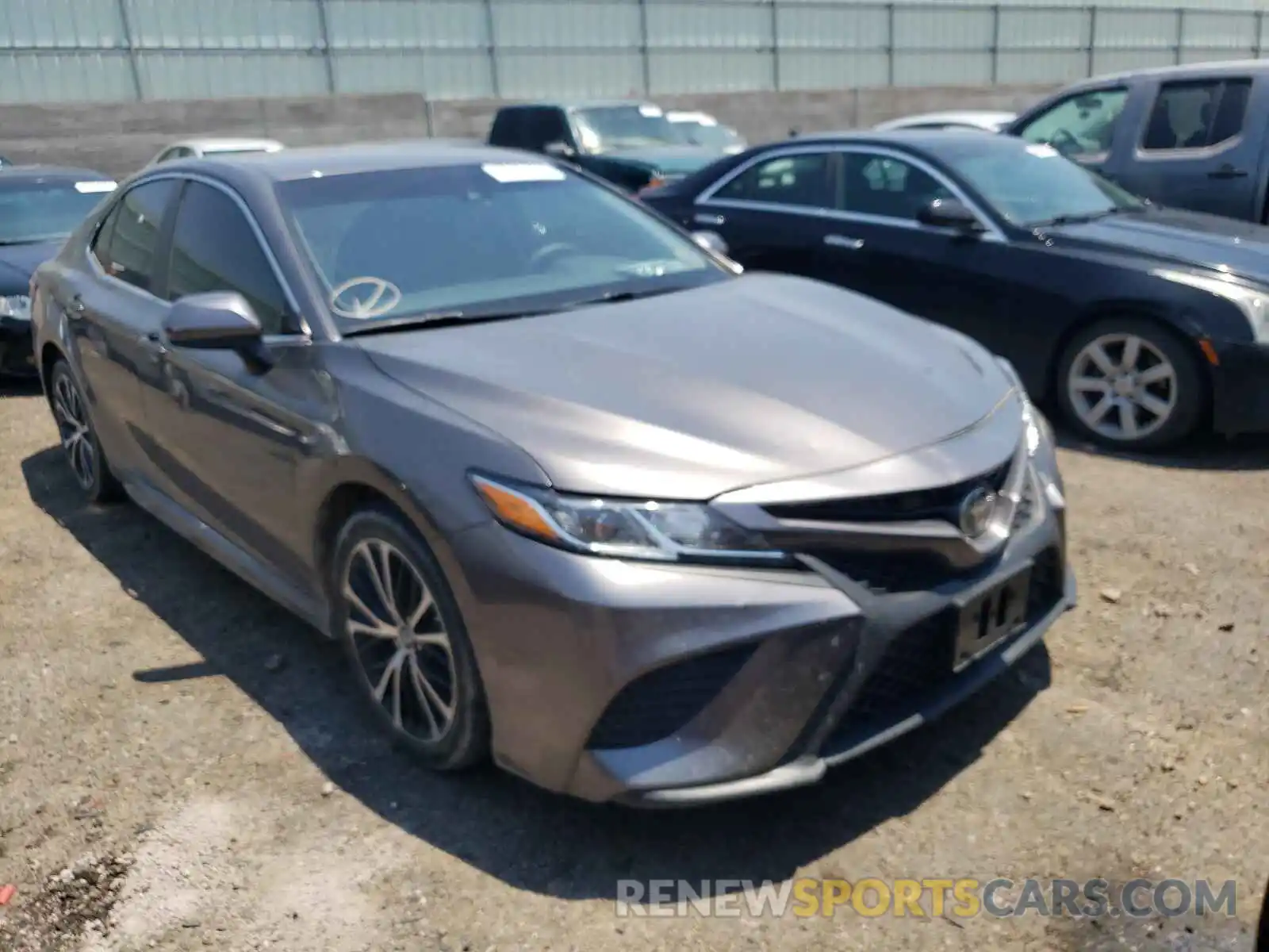 1 Photograph of a damaged car 4T1B11HK0KU728541 TOYOTA CAMRY 2019