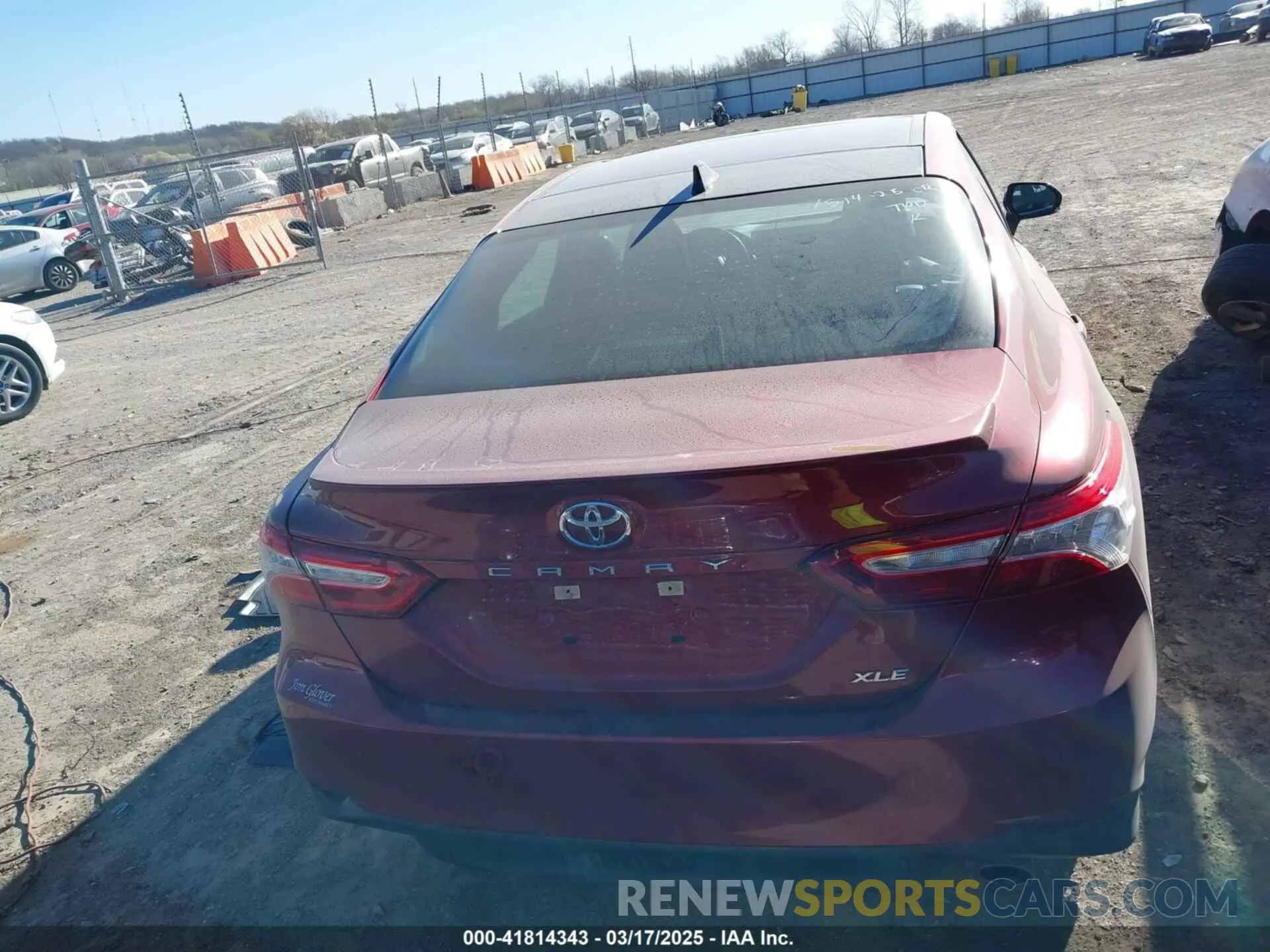 17 Photograph of a damaged car 4T1B11HK0KU733223 TOYOTA CAMRY 2019