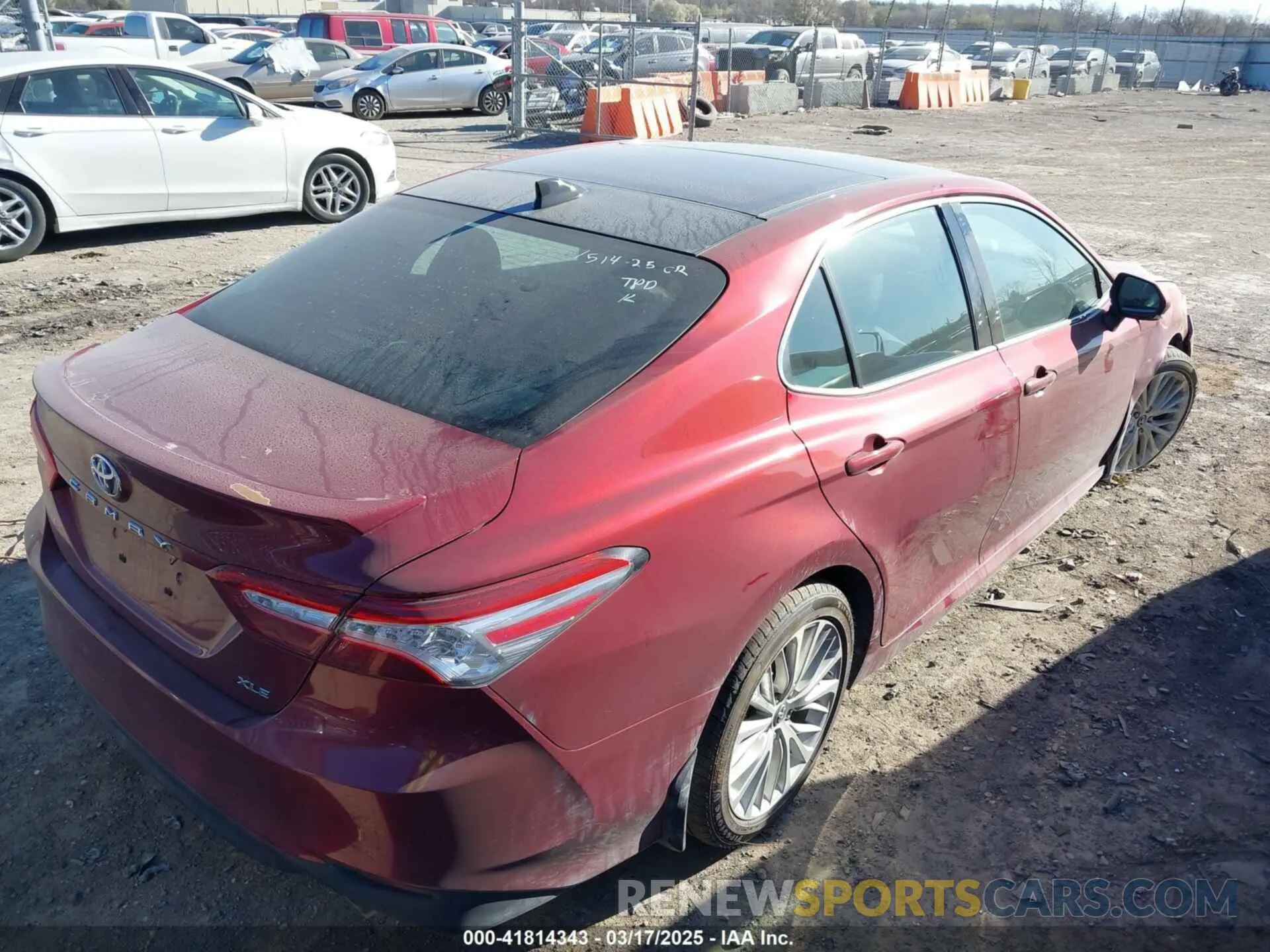 4 Photograph of a damaged car 4T1B11HK0KU733223 TOYOTA CAMRY 2019