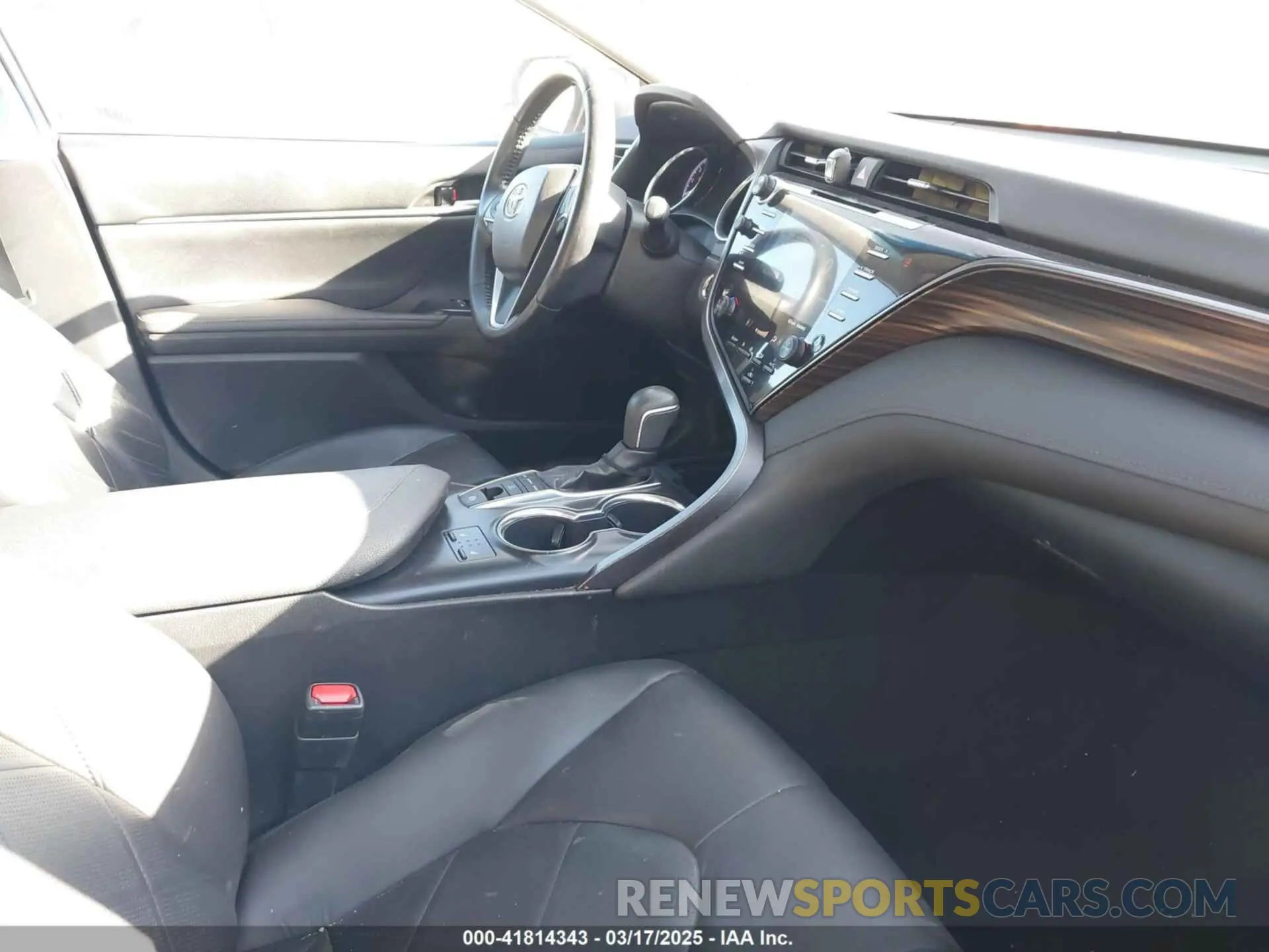 5 Photograph of a damaged car 4T1B11HK0KU733223 TOYOTA CAMRY 2019