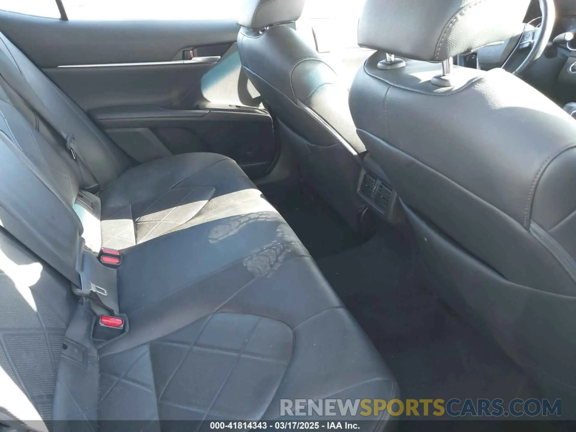 8 Photograph of a damaged car 4T1B11HK0KU733223 TOYOTA CAMRY 2019